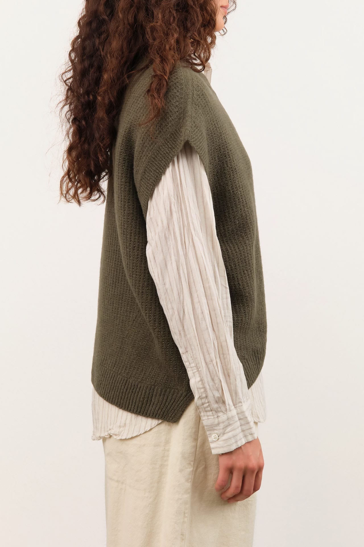Pas de Calais Apparel Womens Sweaters Cashmere Blend Lambs Wool Patterned Knit V-Neck Vest
