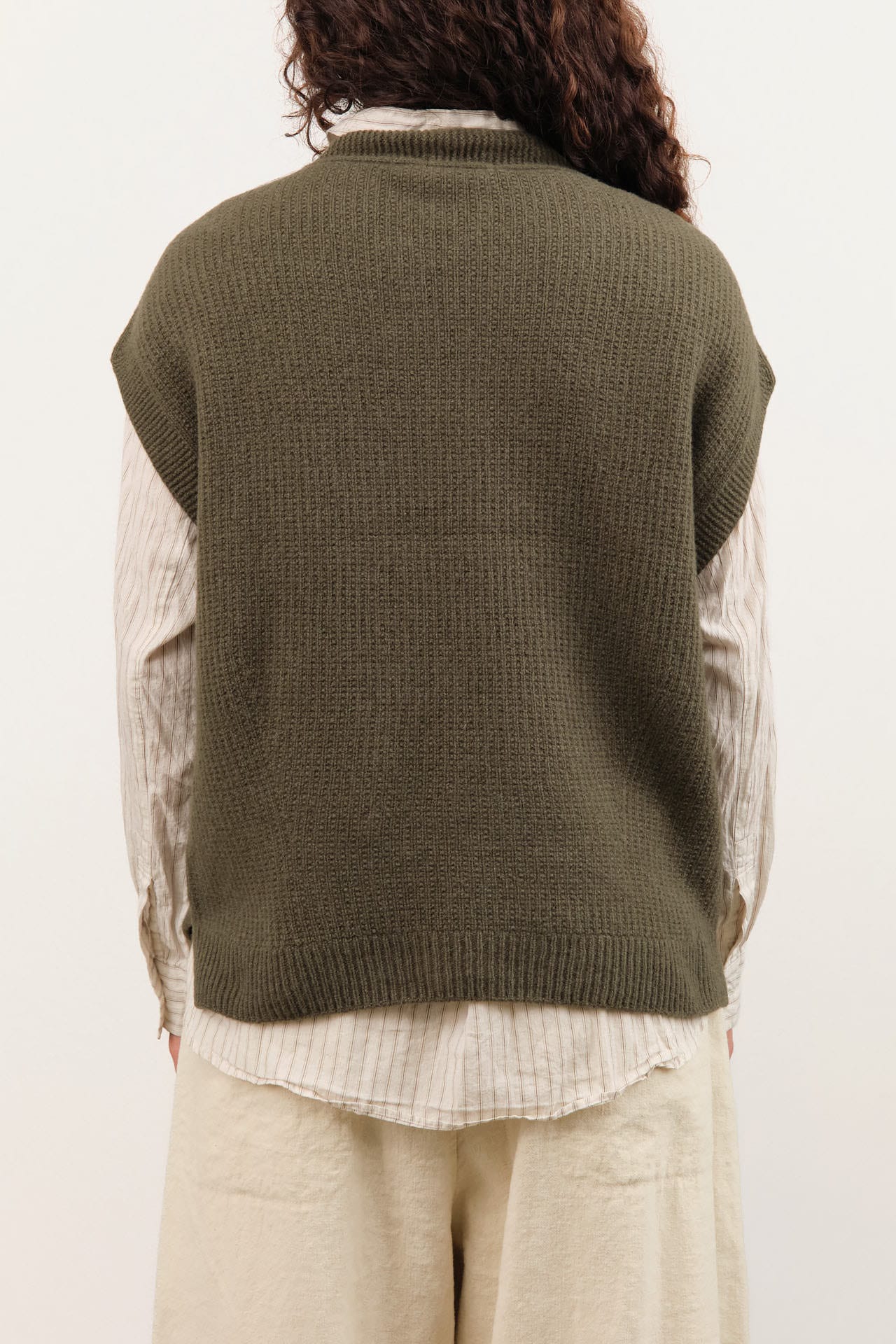 Pas de Calais Apparel Womens Sweaters Cashmere Blend Lambs Wool Patterned Knit V-Neck Vest