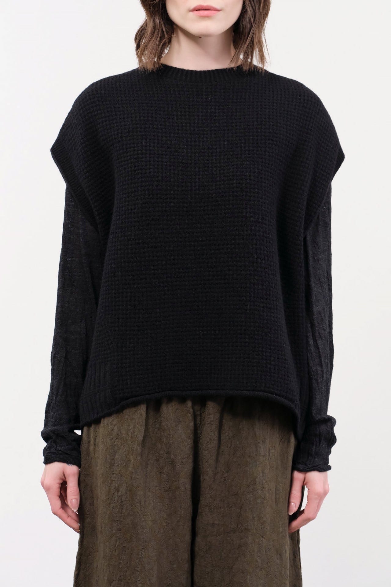 Pas de Calais Apparel Womens Sweaters Cashmere Lambs Wool Boat Neckline Vest in Black