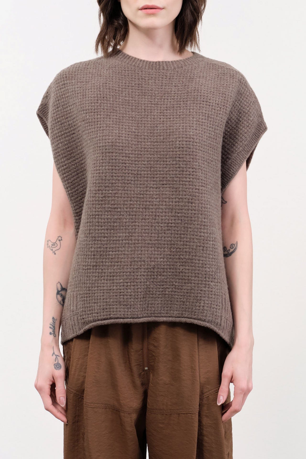 Pas de Calais Apparel Womens Sweaters Cashmere Lambs Wool Boat Neckline Vest in Greige