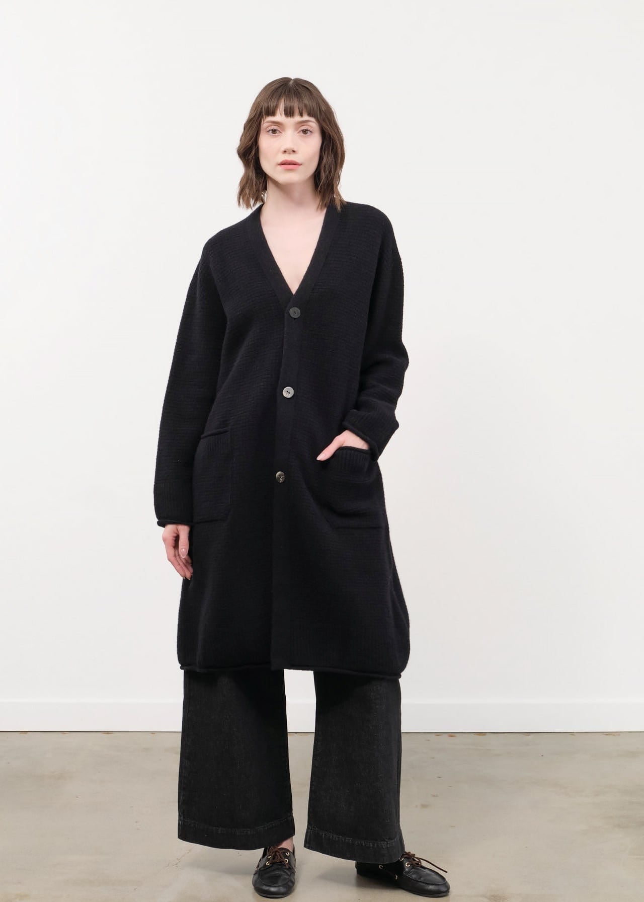 Pas de Calais Apparel Womens Sweaters Cashmere Lambs Wool Cardigan Coat in Black