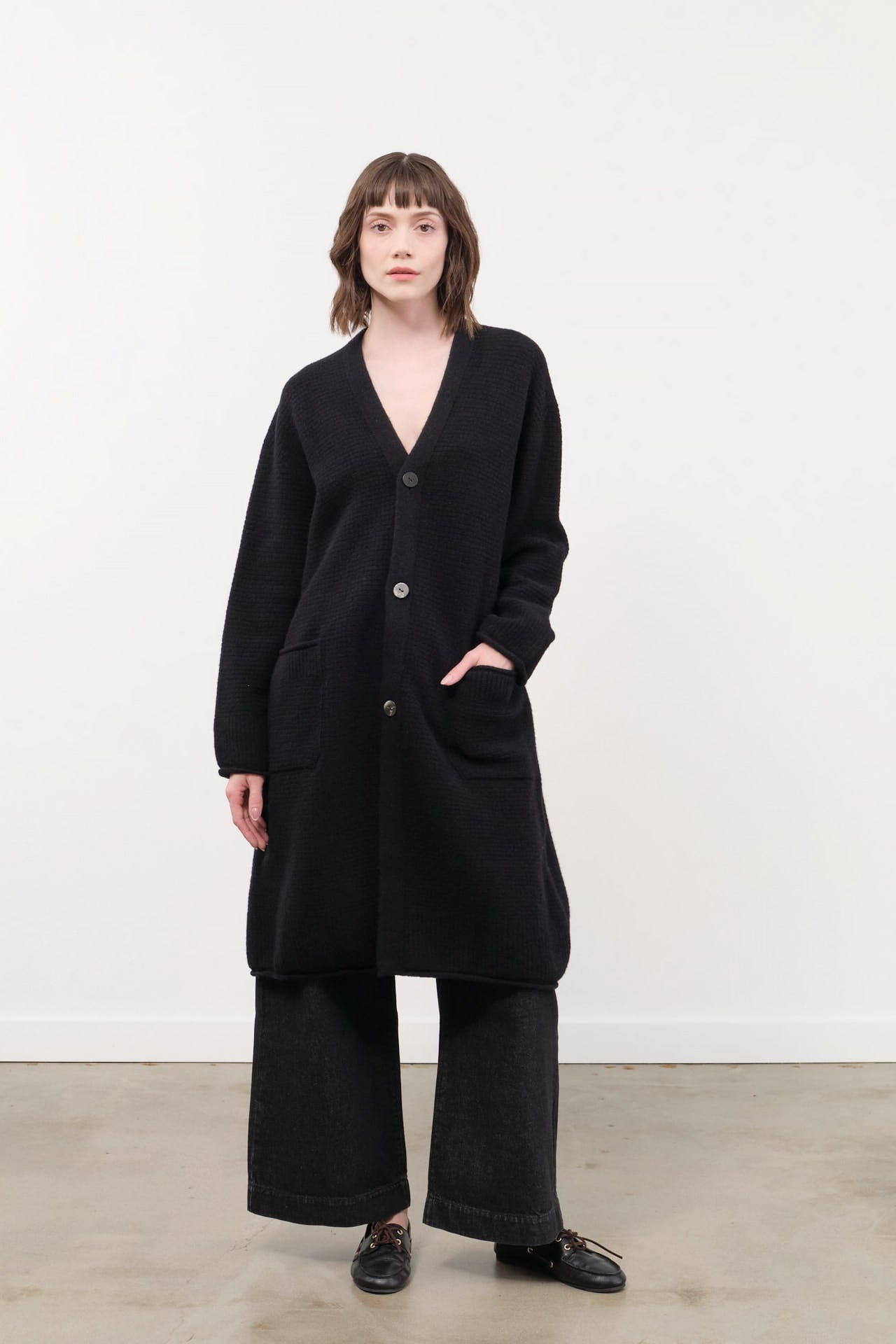 Pas de Calais Apparel Womens Sweaters Cashmere Lambs Wool Cardigan Coat in Black