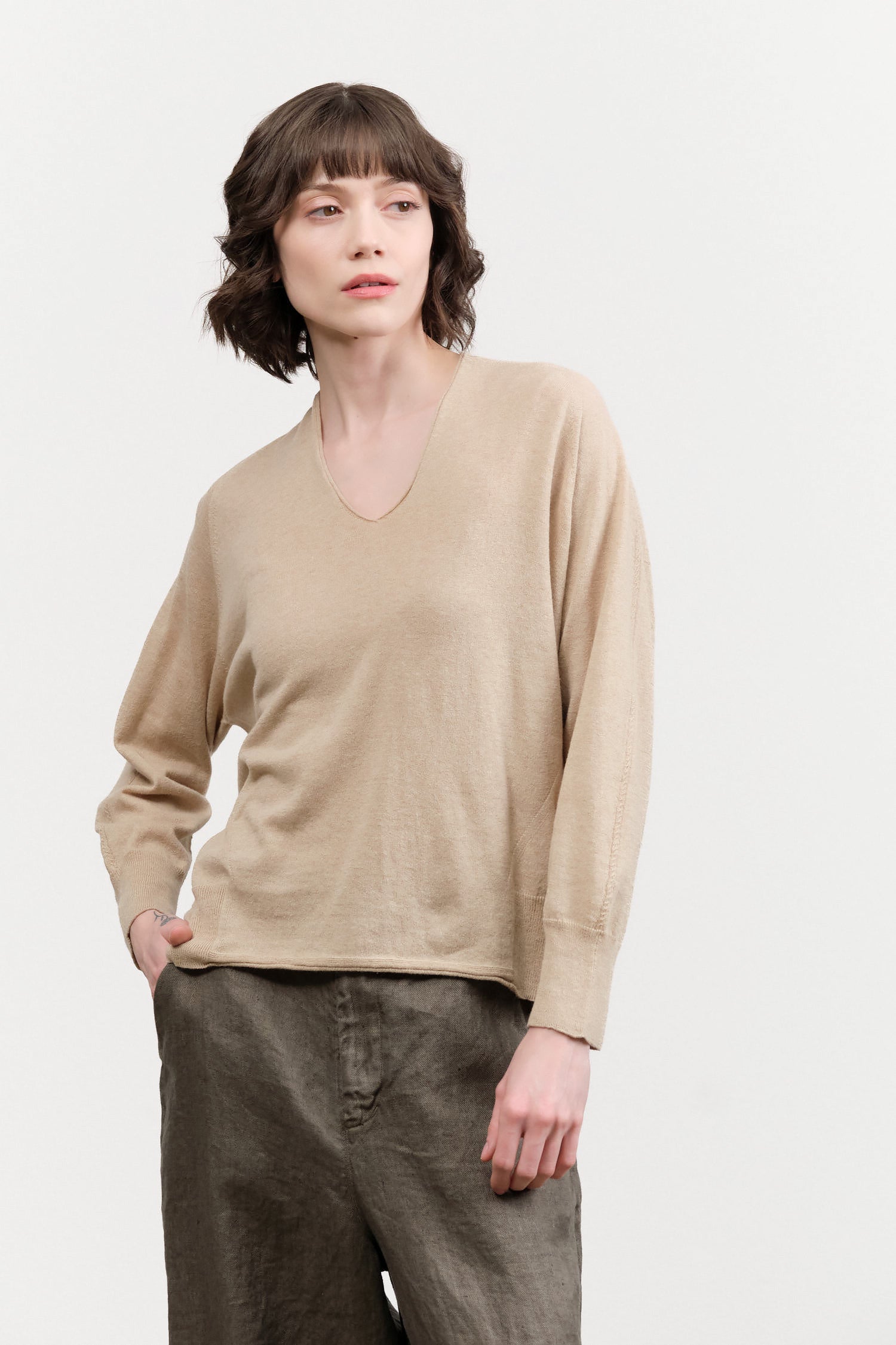 Pas de Calais Cotton Linen V-neck Pullover in Beige