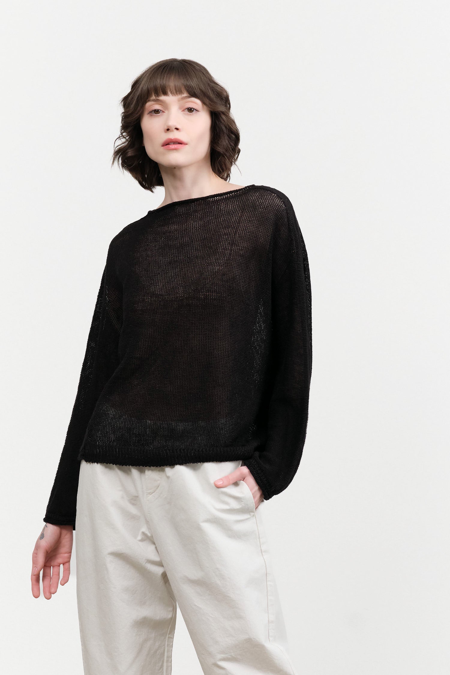 Pas de Calais Normandy Vintage Linen Pullover in Black