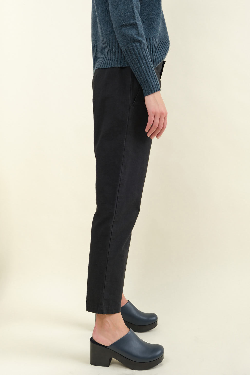 Side of Cotton Ramie Classic Pants in Black