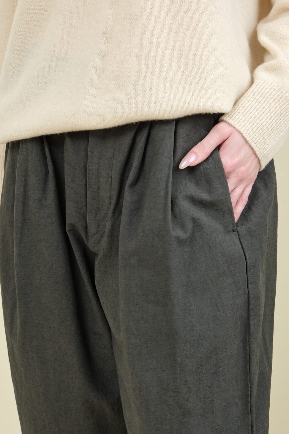 Pocket on Cotton Ramie Tapered Pants