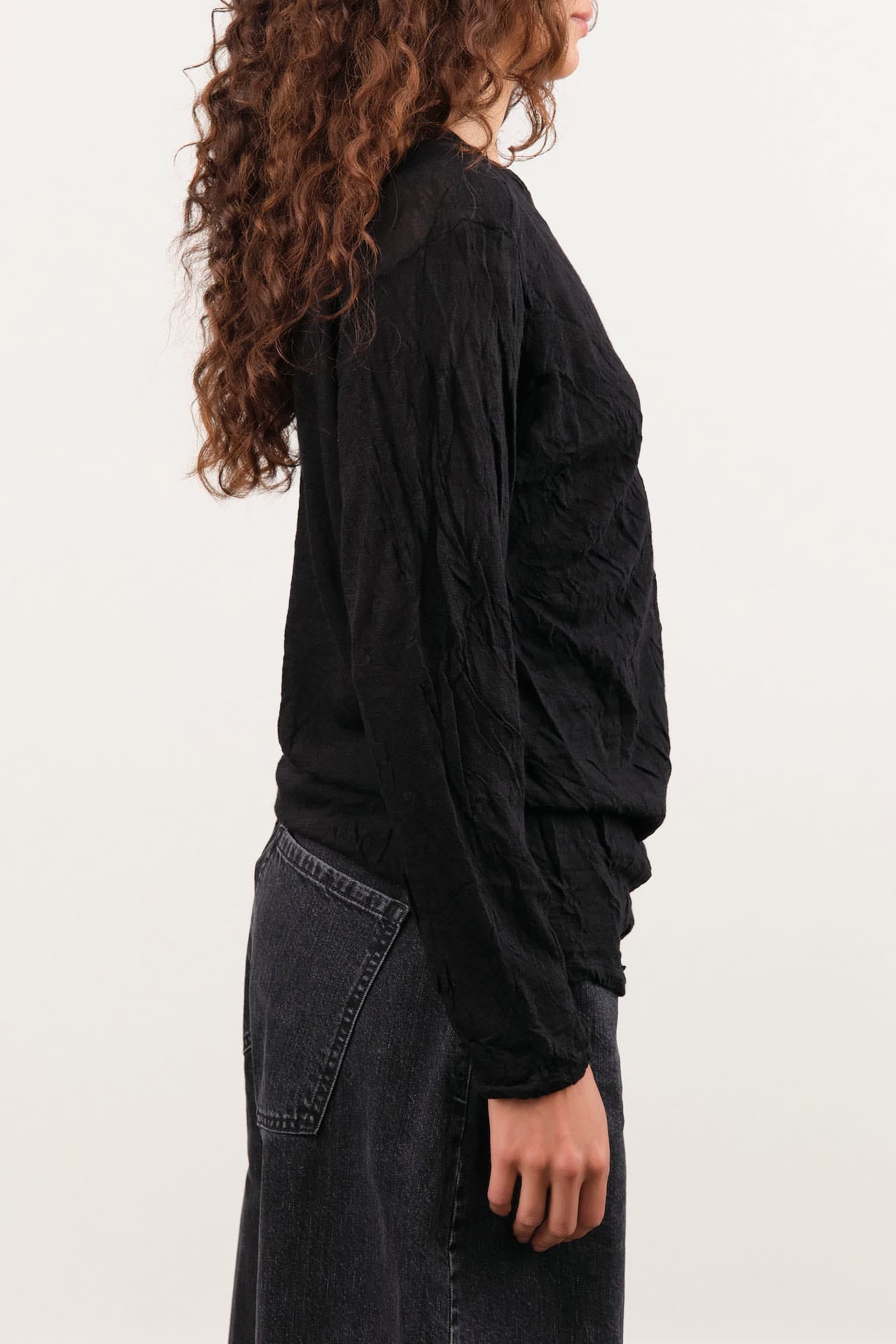 Pas de Calais Apparel Womens Blouses Crinkle-Finish Wool Gauze Jersey Crewneck Pullover in Black