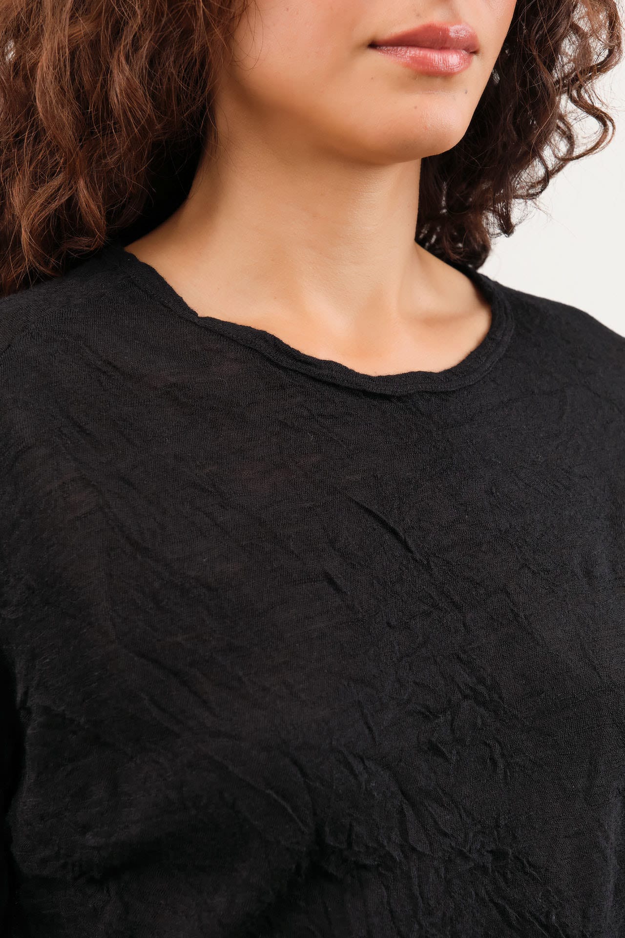 Pas de Calais Apparel Womens Blouses Crinkle-Finish Wool Gauze Jersey Crewneck Pullover in Black