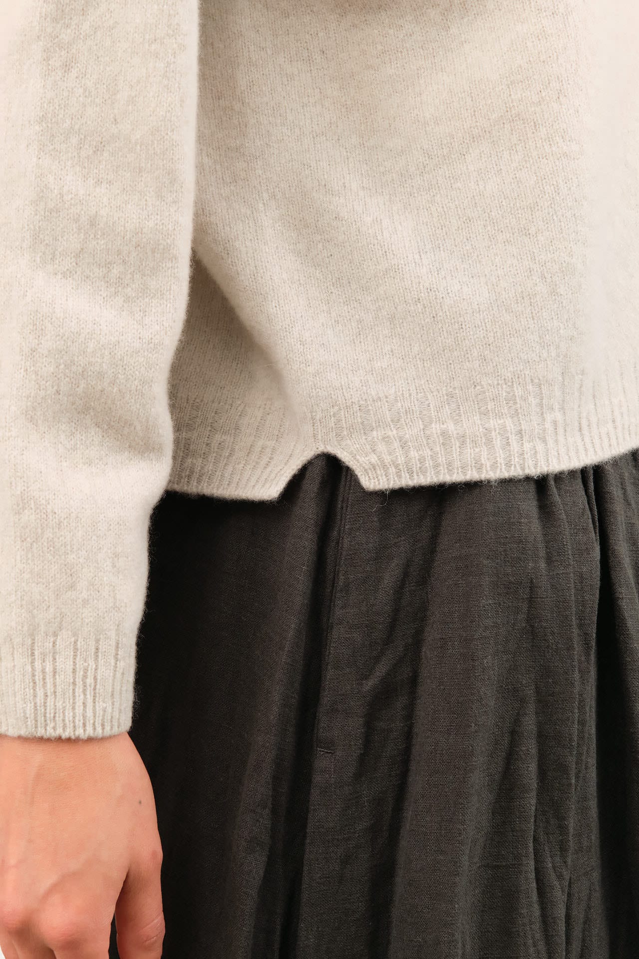 Pas de Calais Apparel Womens Sweaters Fine Wool Crewneck Cardigan