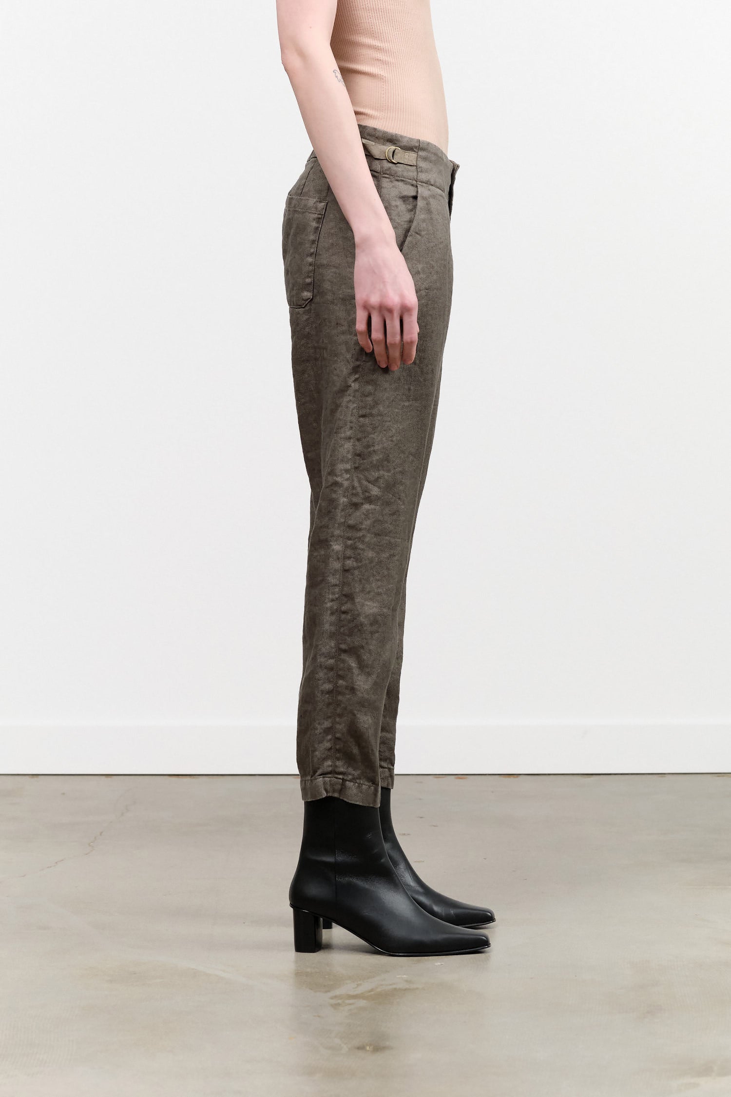 Pas de Calais Designer Brand Linen Twill Tapered Pants Trousers in Khaki Green