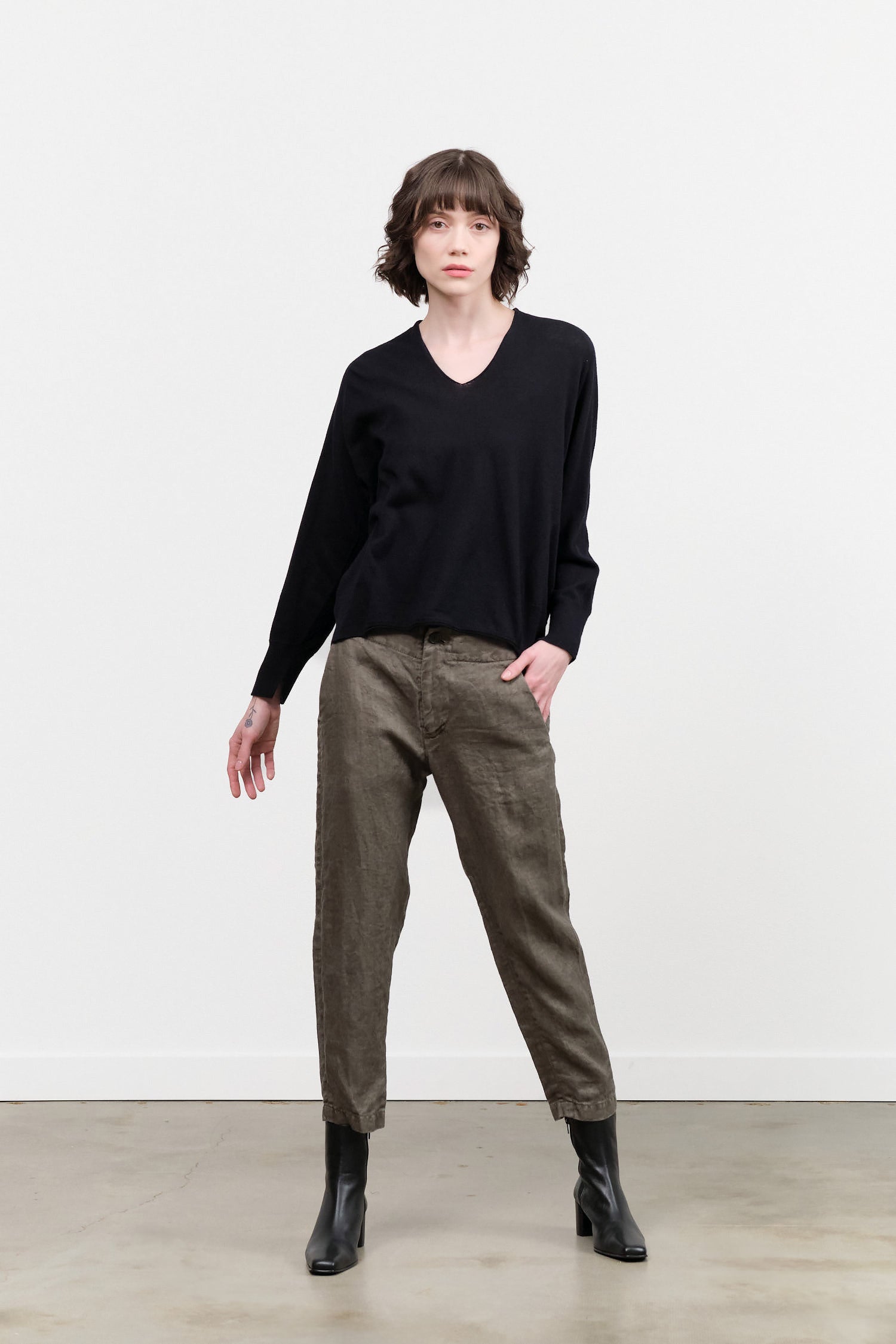 Pas de Calais Linen Twill Tapered Pants in Khaki