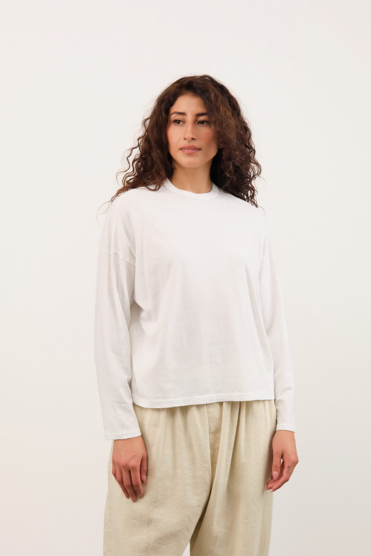 Pas de Calais Apparel Womens Tees Recycle Jersey Long Sleeve Pullover in White