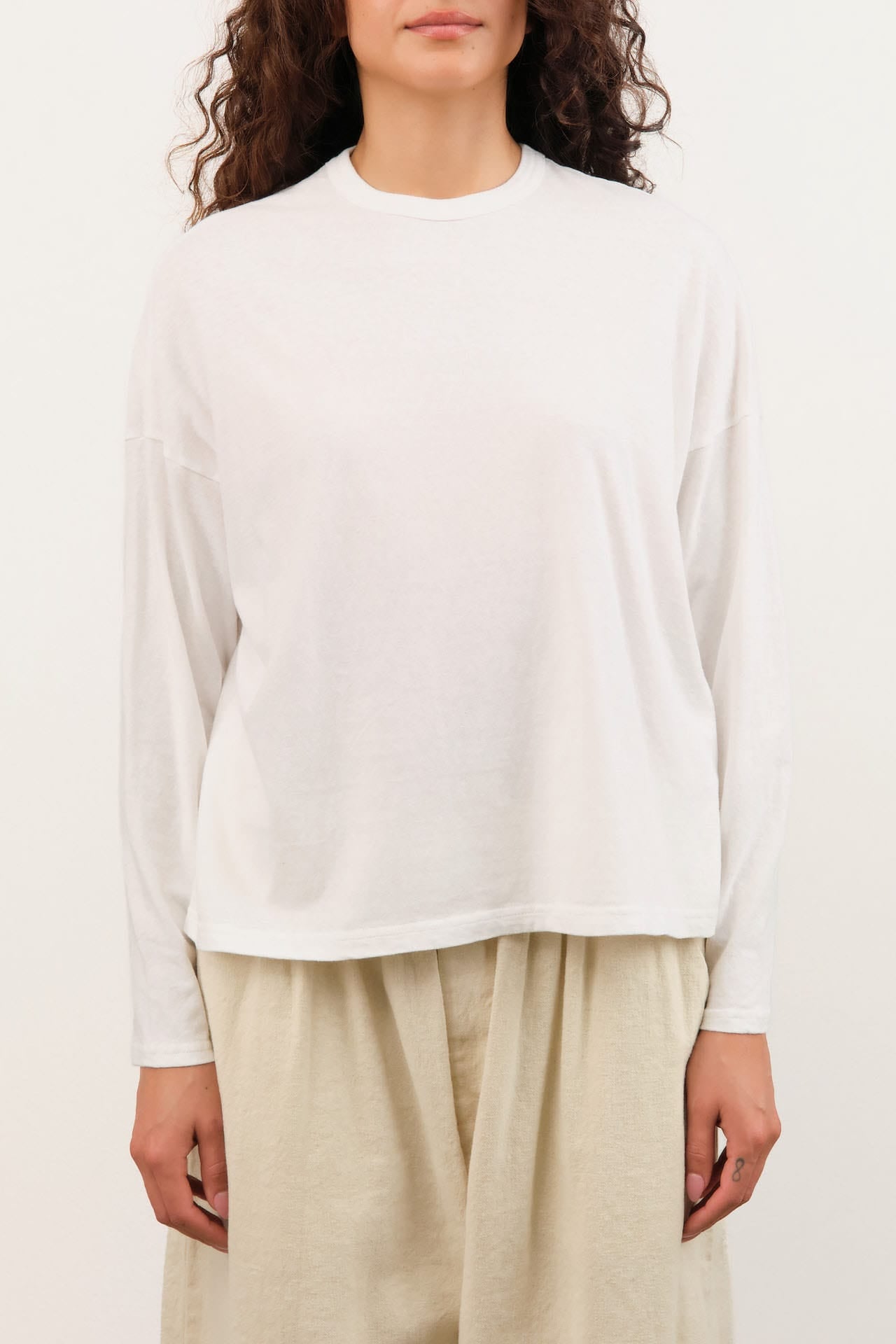 Pas de Calais Apparel Womens Tees Recycle Jersey Long Sleeve Pullover in White