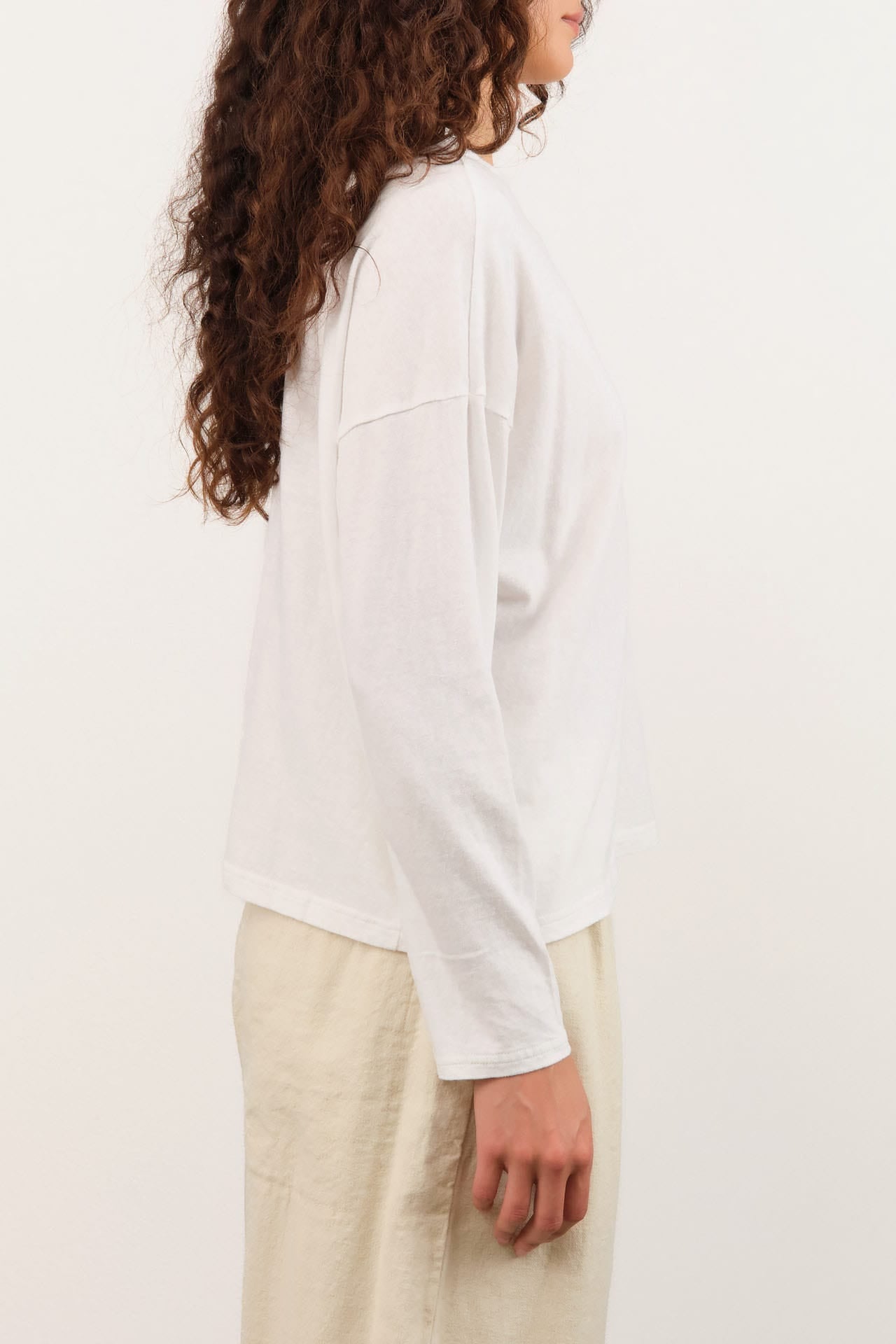 Pas de Calais Apparel Womens Tees Recycle Jersey Long Sleeve Pullover in White