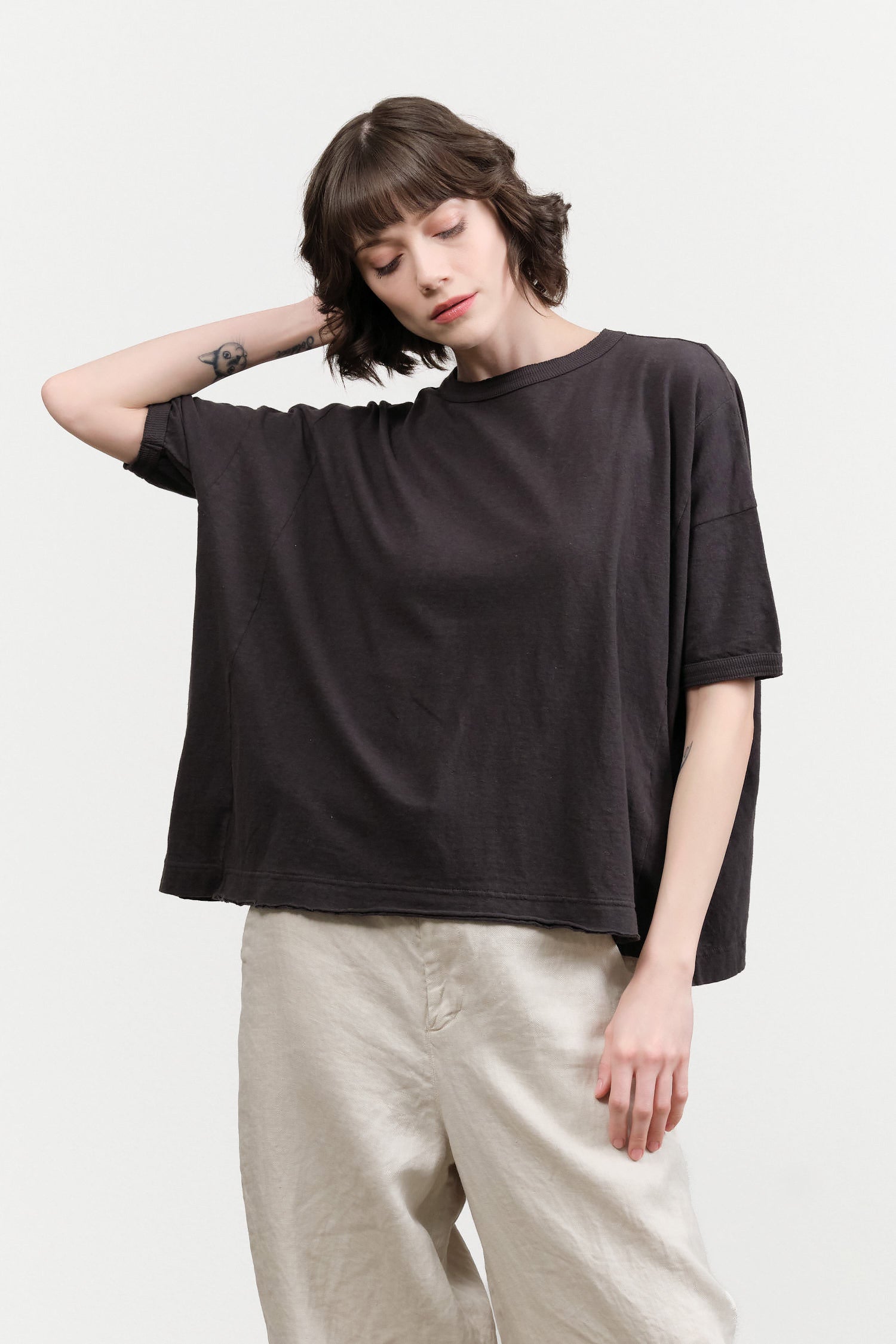 Pas de Calais Recycled Cotton Relaxed Short Sleeve T-Shirt in Charcoal