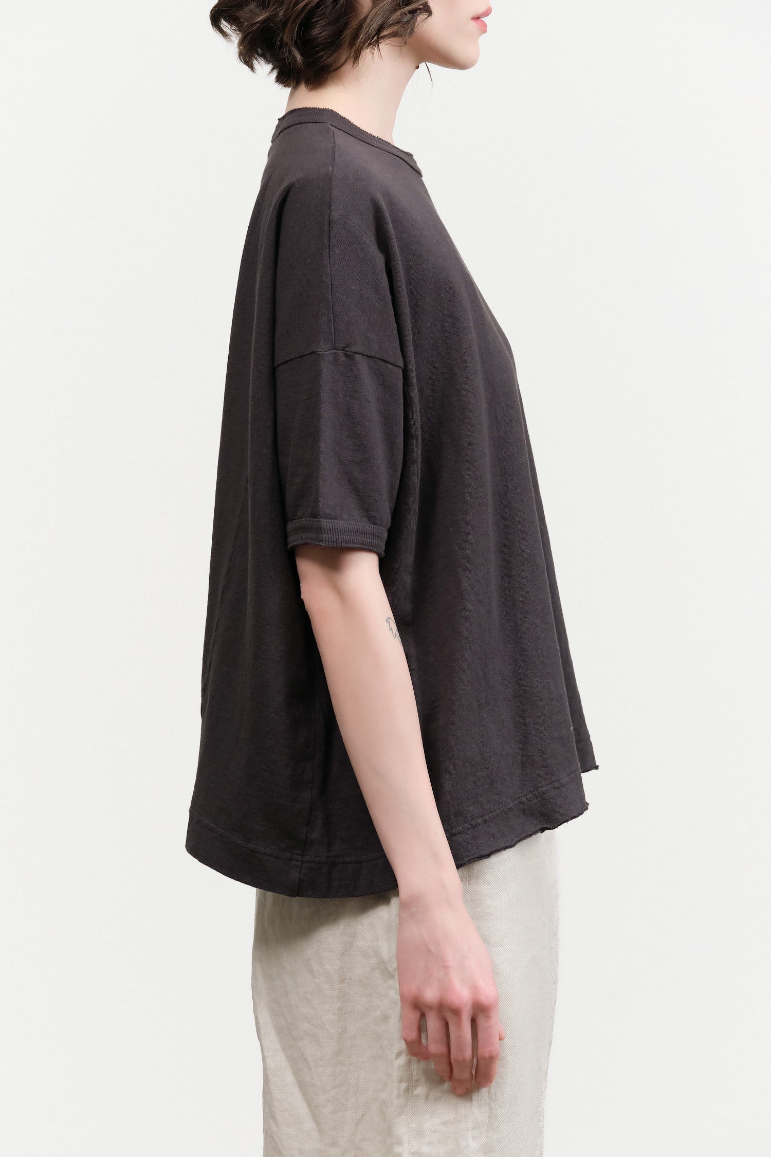 Pas de Calais Designer Brand Recycled Cotton Relaxed Short Sleeve T-Shirt in Charcoal