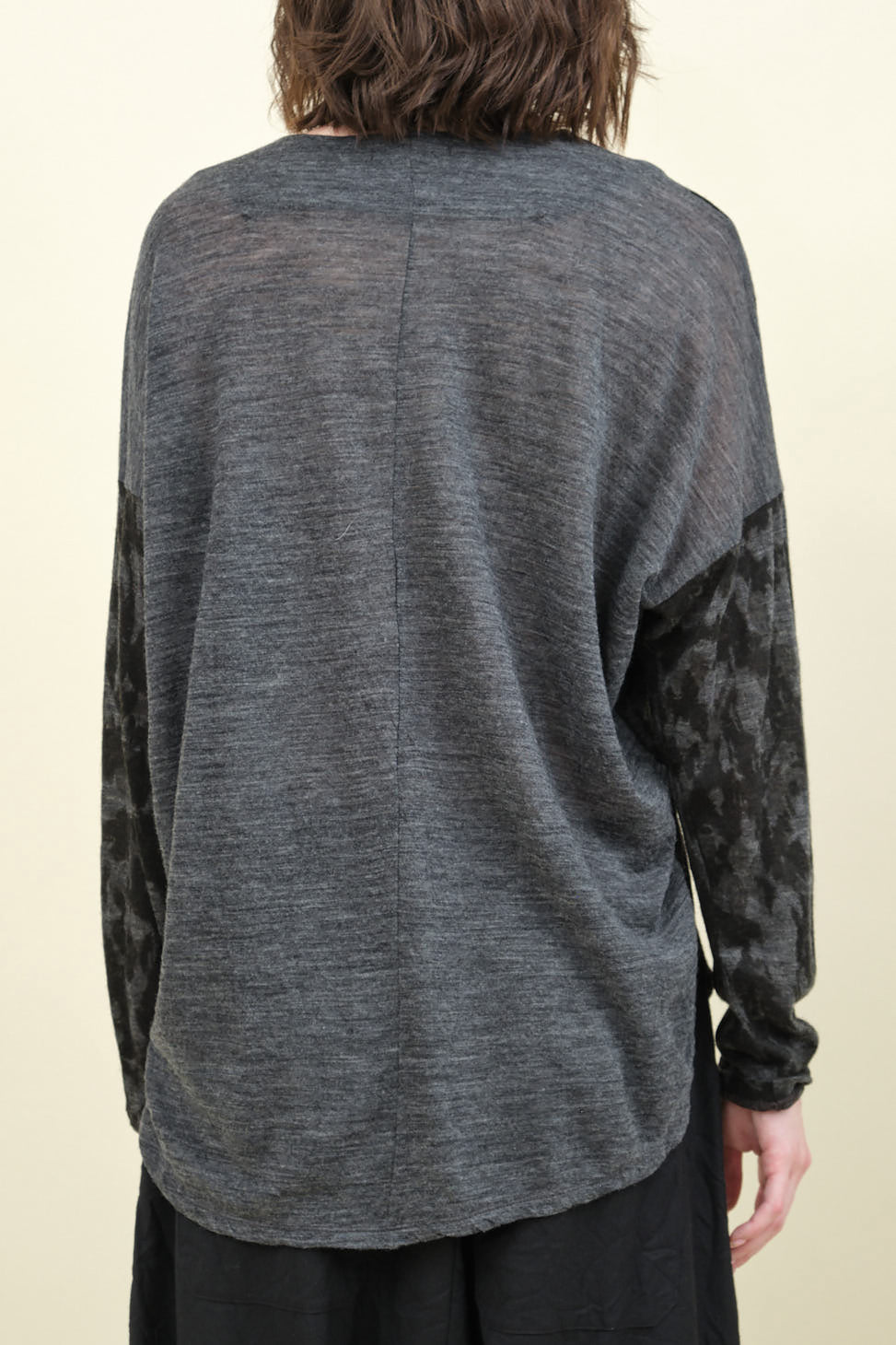 Back of Winter Leaves Print Jersey Pullover in Charcoal