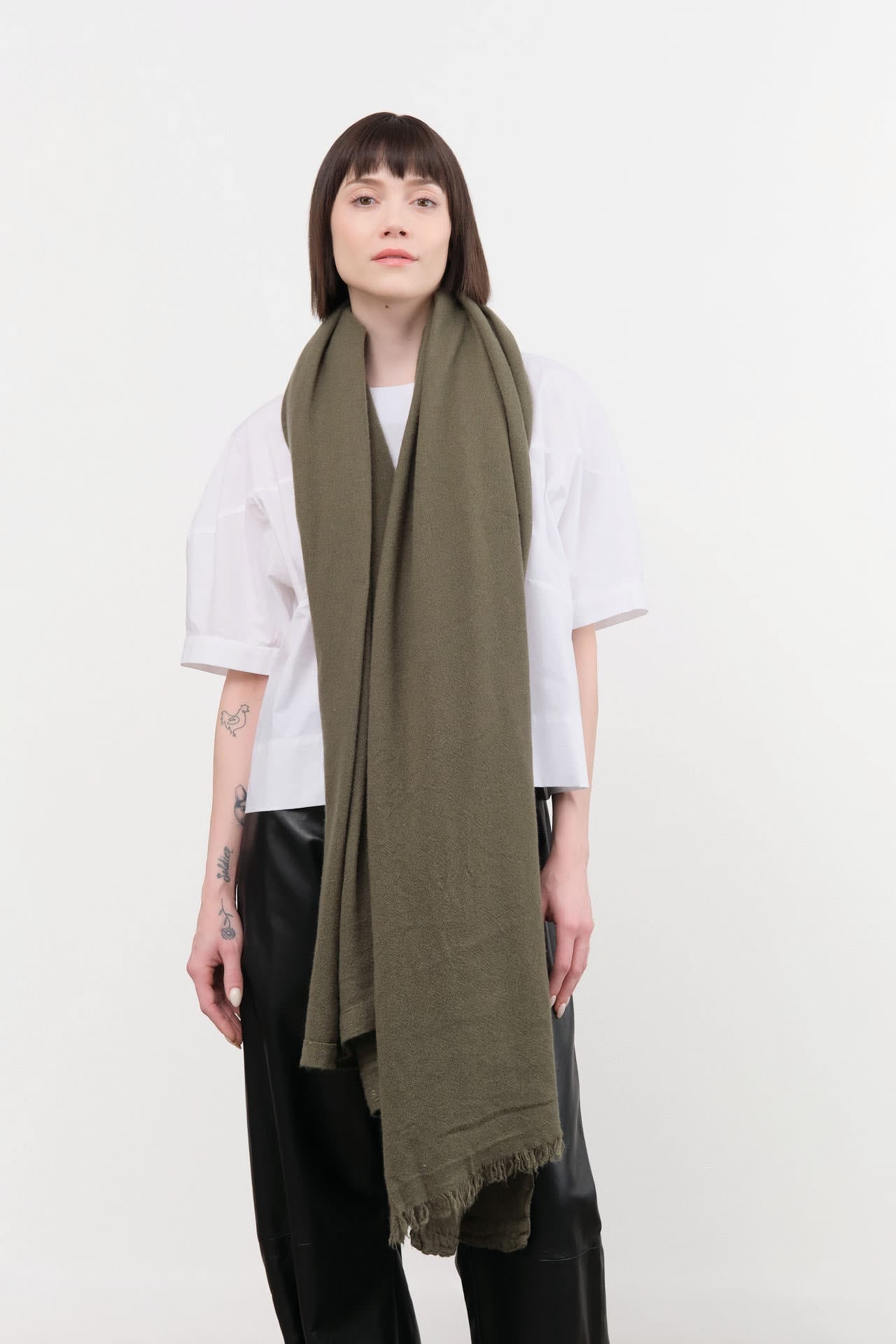Private 0204 Accessories Scarves 710 Large Simple Cashmere Scarf Olivo