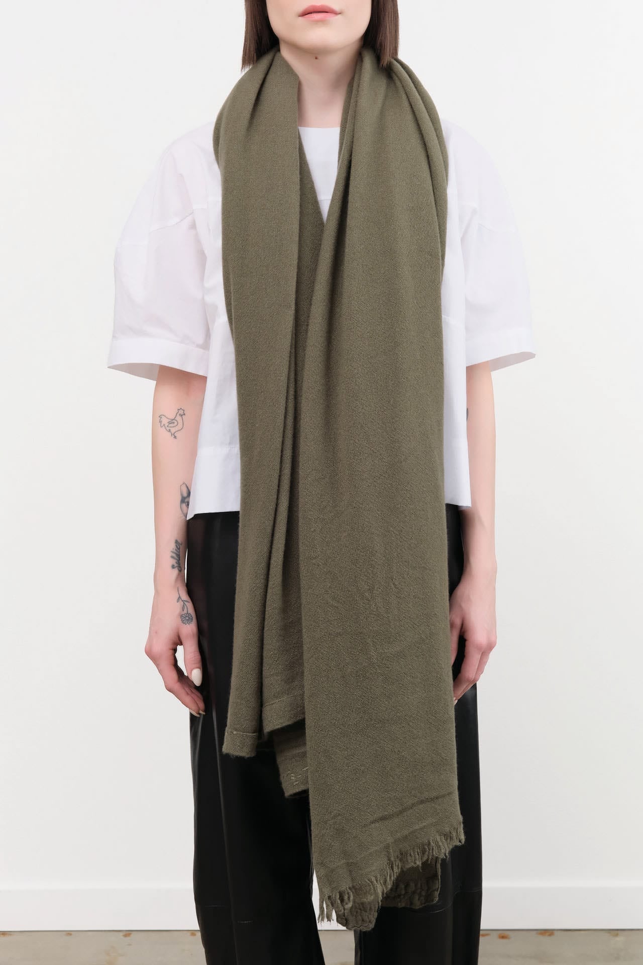 Private 0204 Accessories Scarves 710 Large Simple Cashmere Scarf Olivo