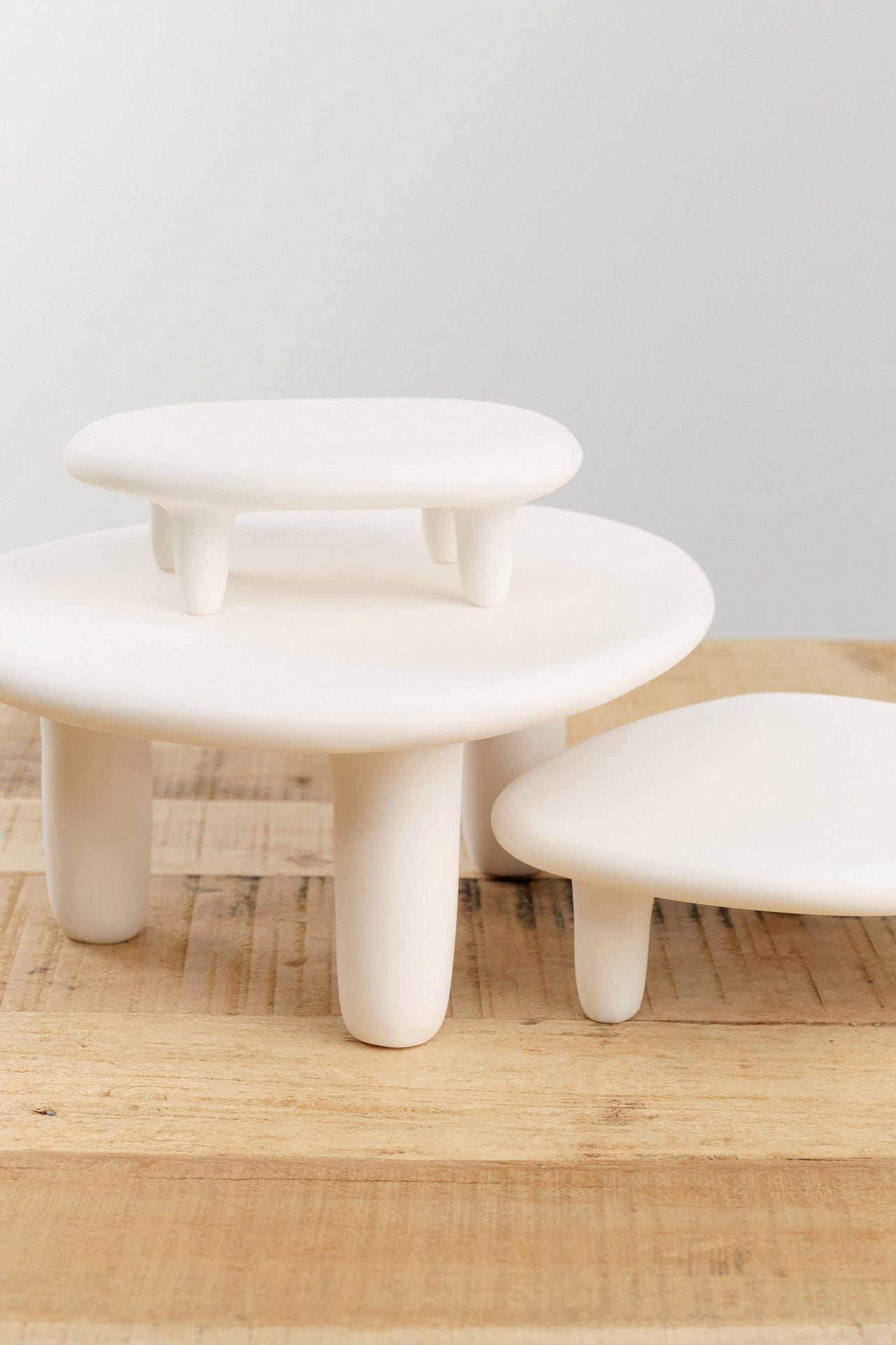 Tina Frey Designs Home Kitchen Serving Puddle Small Elevated Platter White