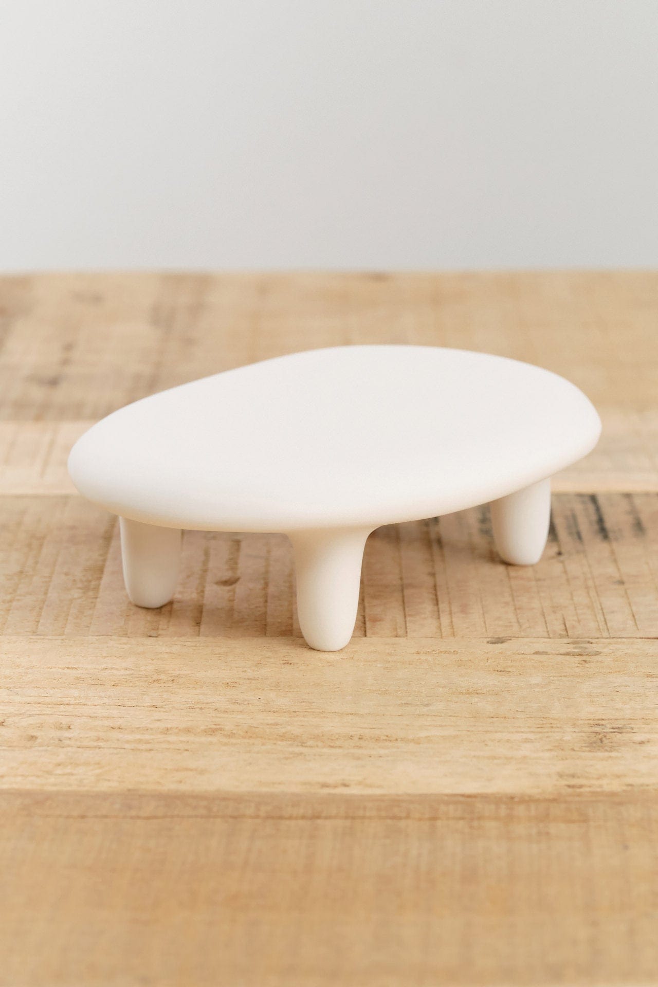 Tina Frey Designs Home Kitchen Serving Puddle Small Elevated Platter White