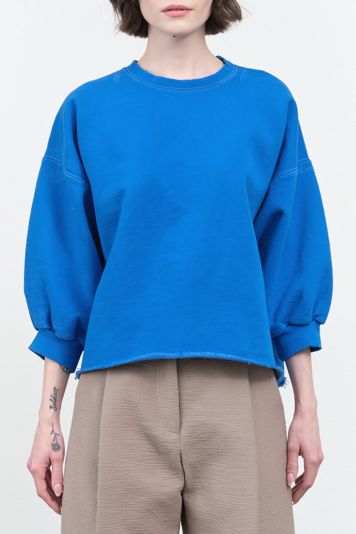 Front view of Fond Sweatshirt in Royal