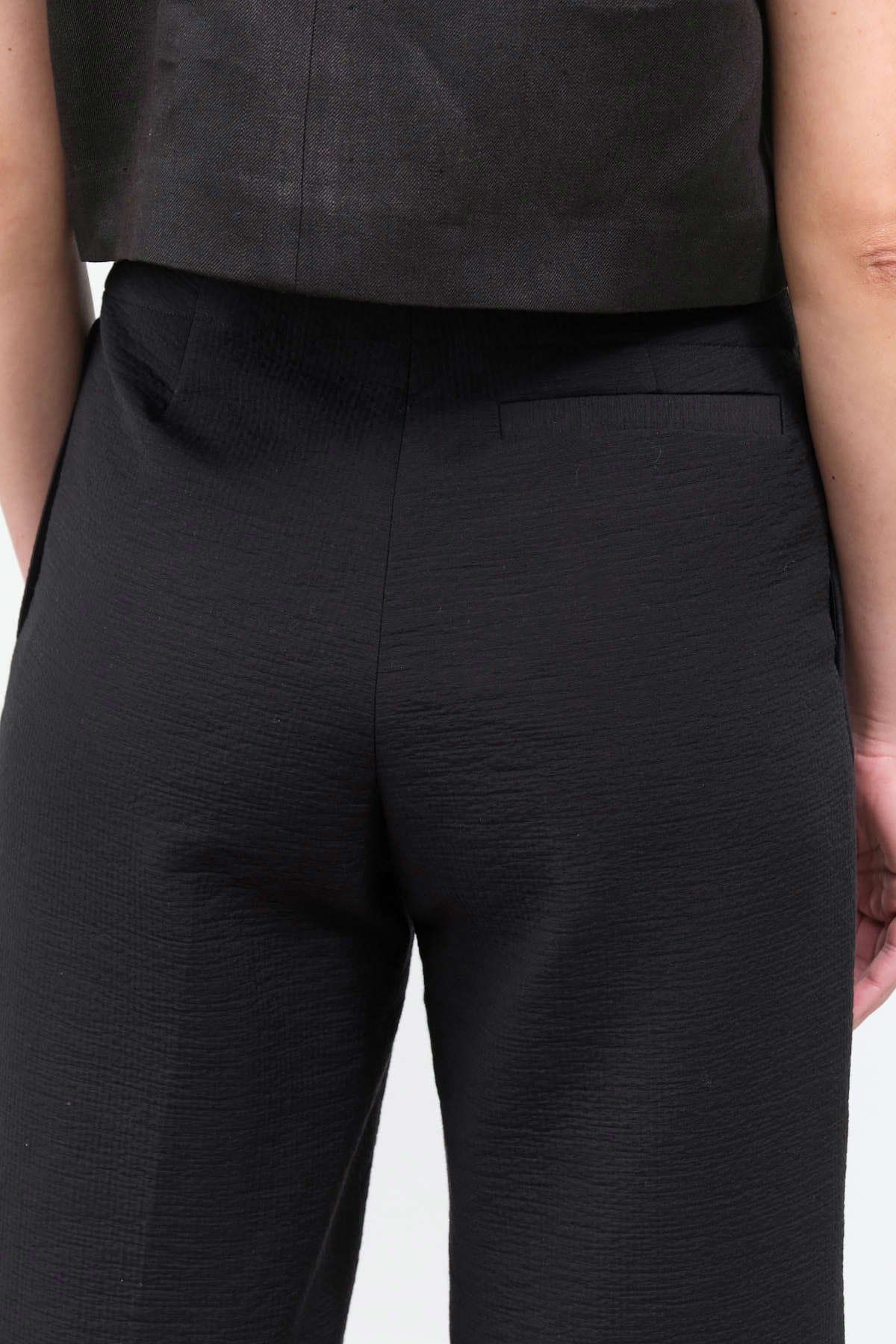 Rear pocket view of Roa Pant in Black