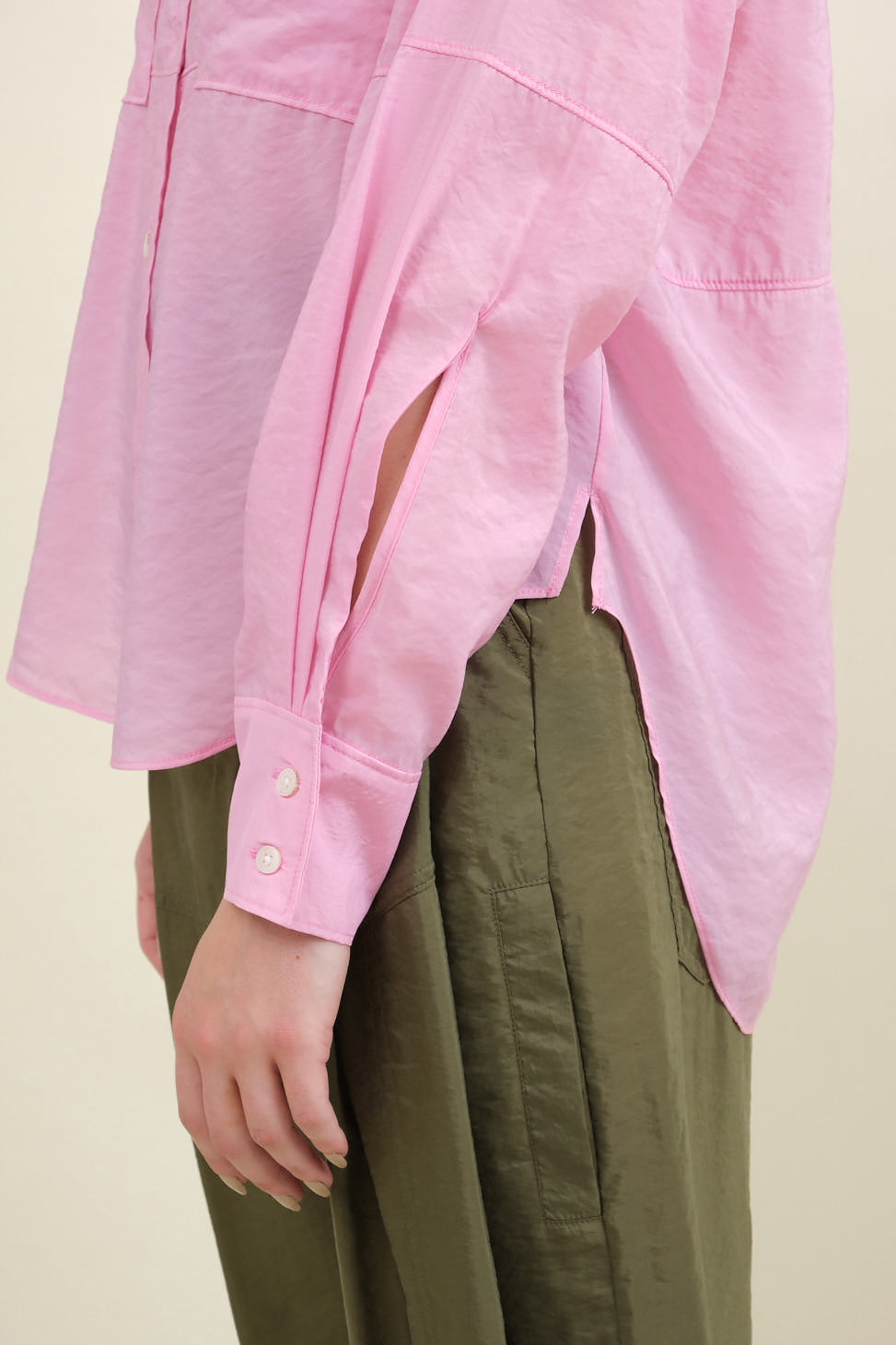 Side slit and sleeve on Scotch Shirt in Pink