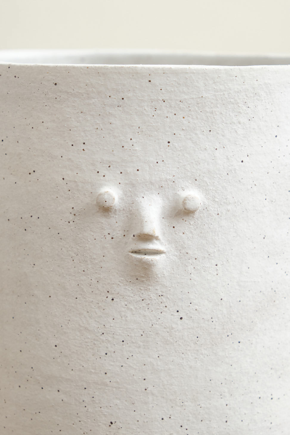 Close up of Tripod Mini Face Planter in White
