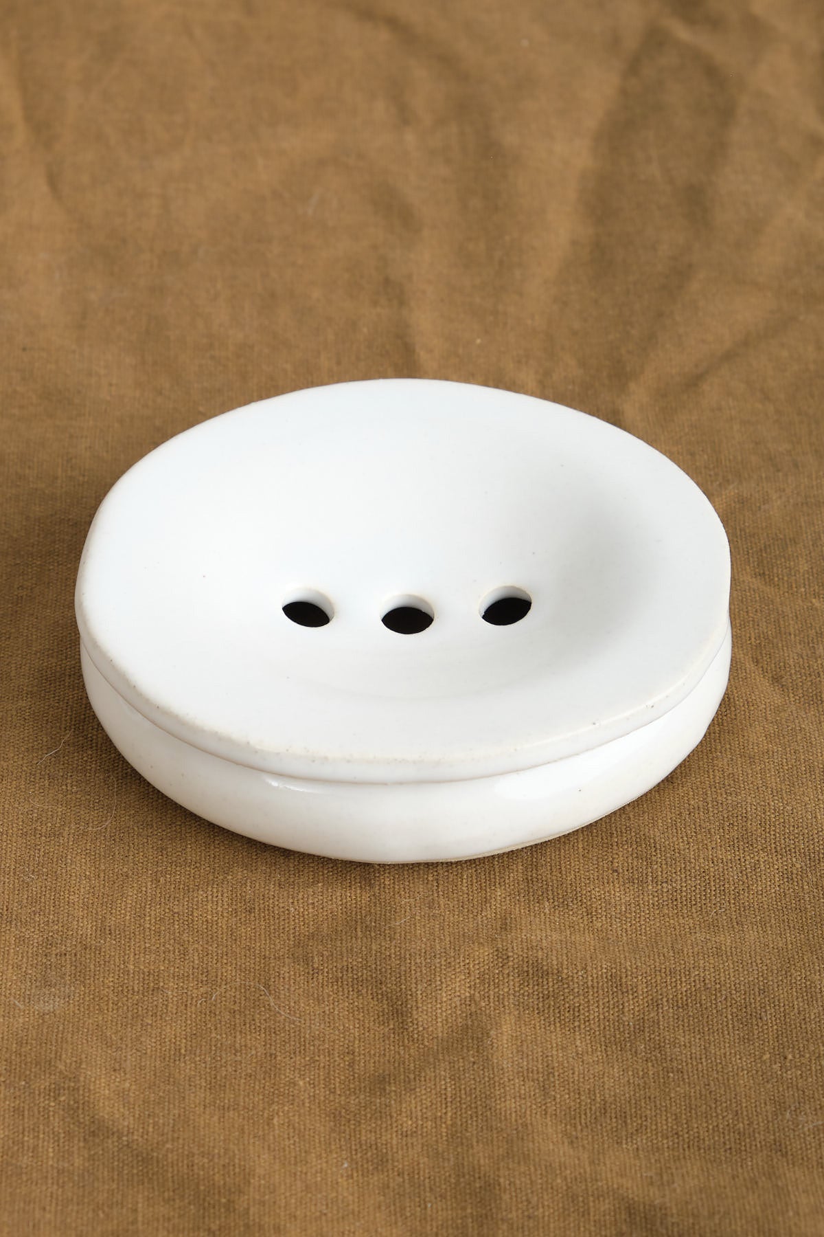 Sin Ceramics Peb Soap Dish in Glossy White 
