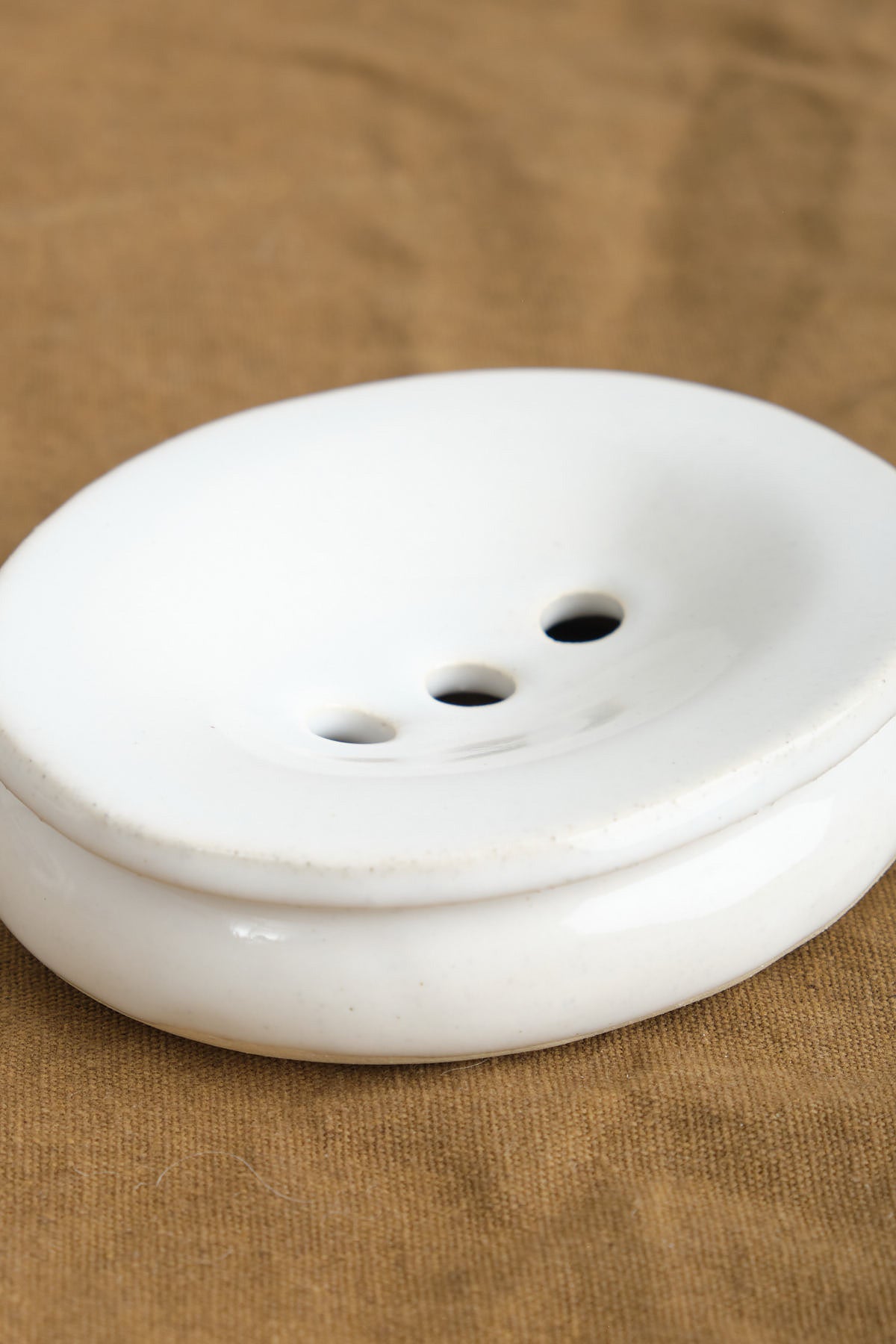 Glossy White Peb Soap Dish with Drainage holes
