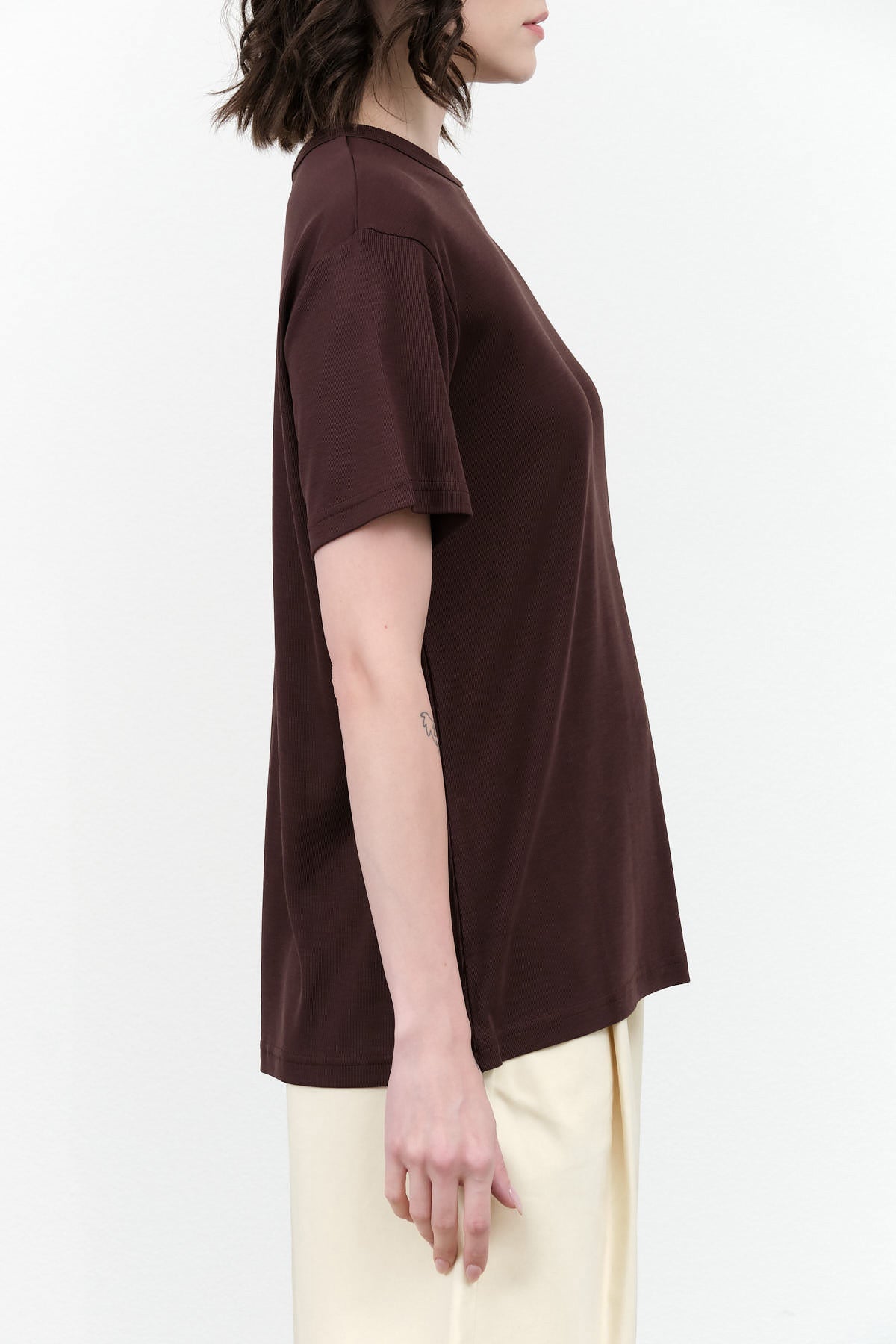 Designer Brand Studio Nicholson Rond Short Sleeve T-shirt in Chocolate Brown