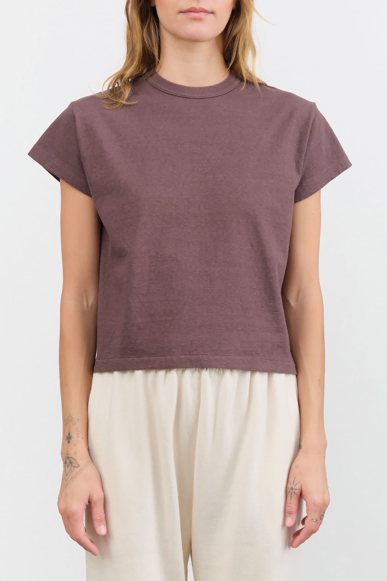 Hi'aka T-Shirt in Raisin