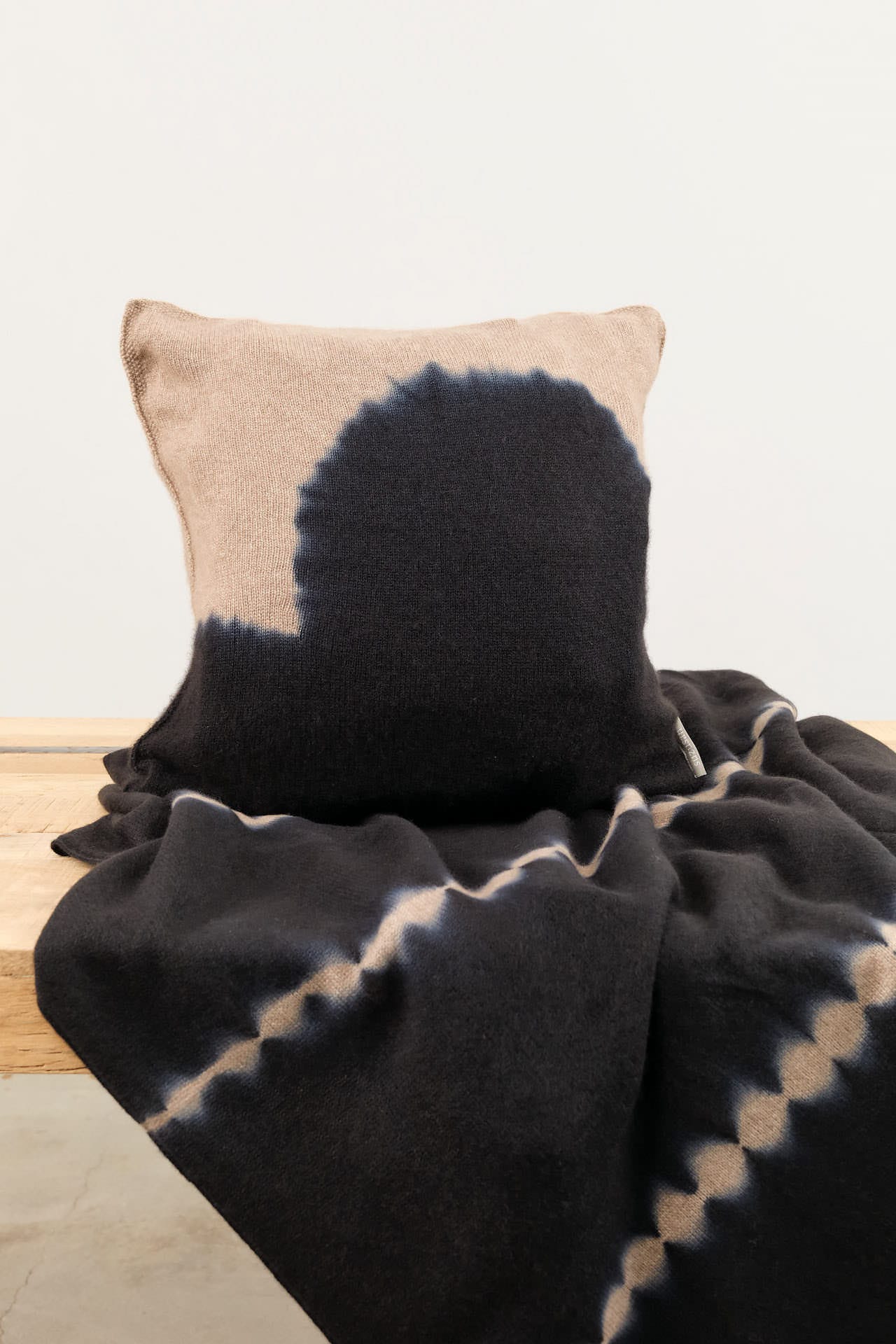 Suzusan Home Pillows Boushi Somewake Shibori Cashmere Knit Cushion in Black Black/Light Coffee / 18" X 18"