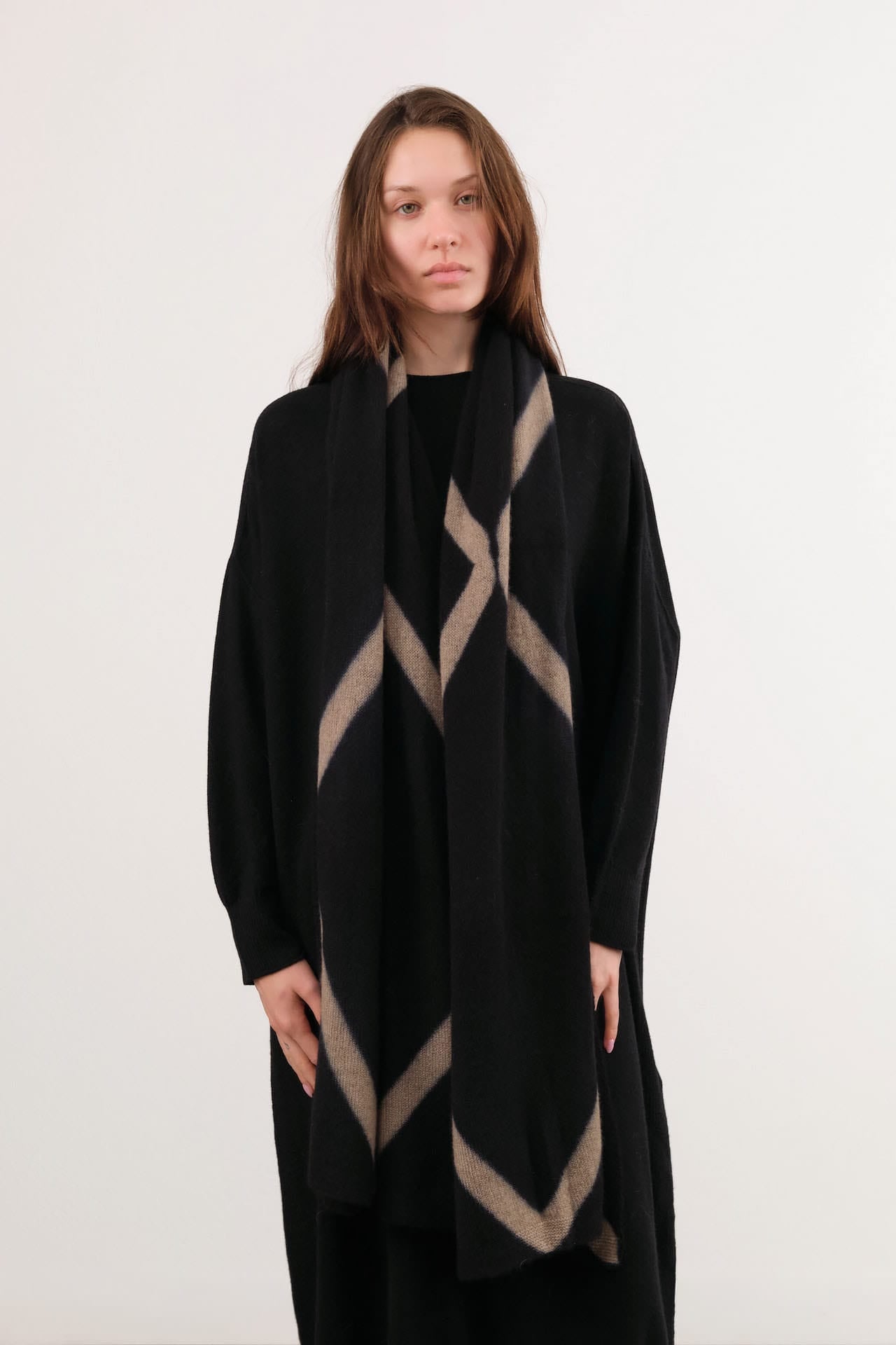 Suzusan Accessories Scarves Itajime Shibori Cashmere Knit Shawl in Black Black/Light Coffee / One Size