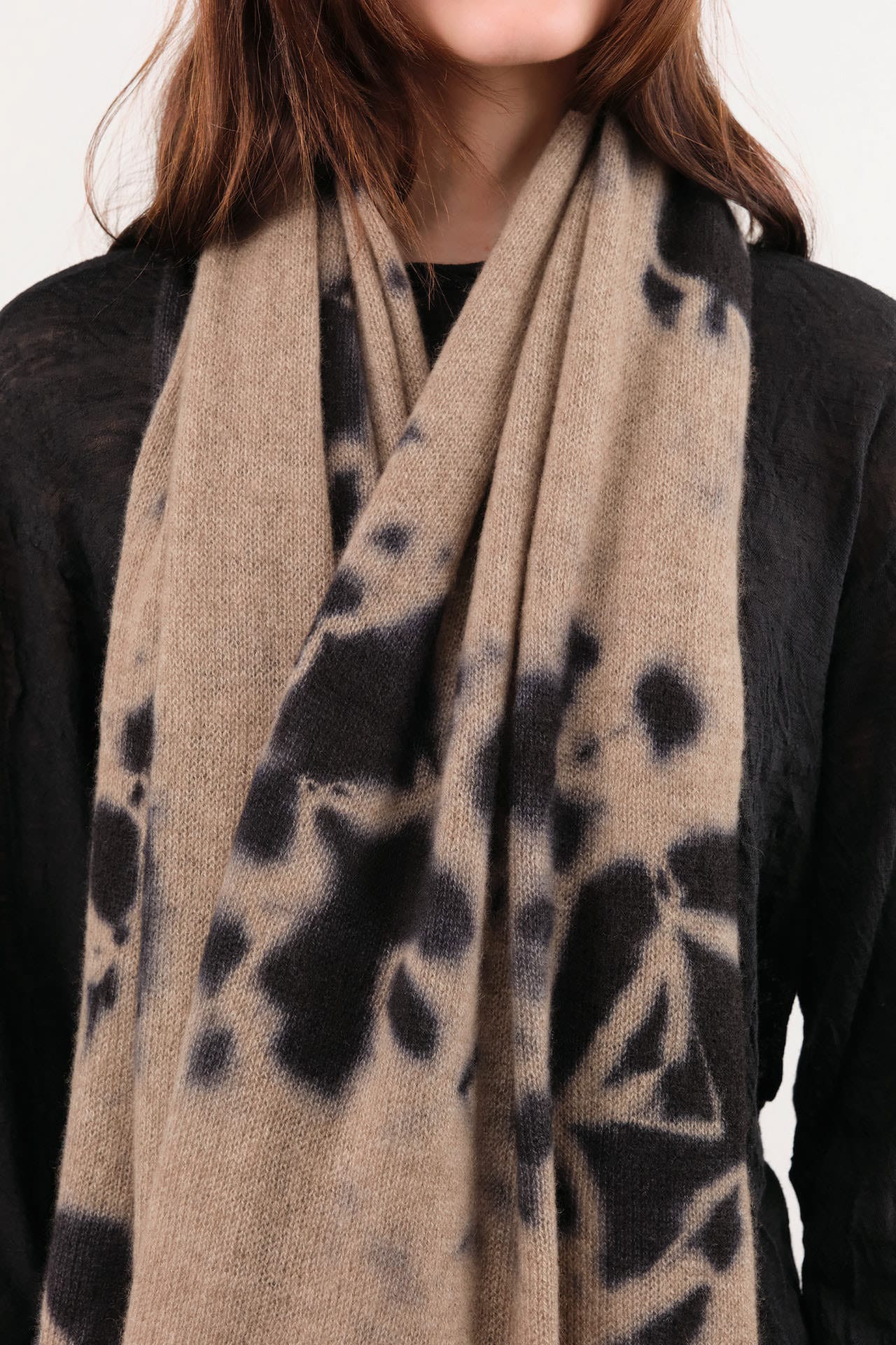 Suzusan Accessories Scarves Madara Shibori Cashmere Knit Shawl in Black Black/Light Coffee / One Size