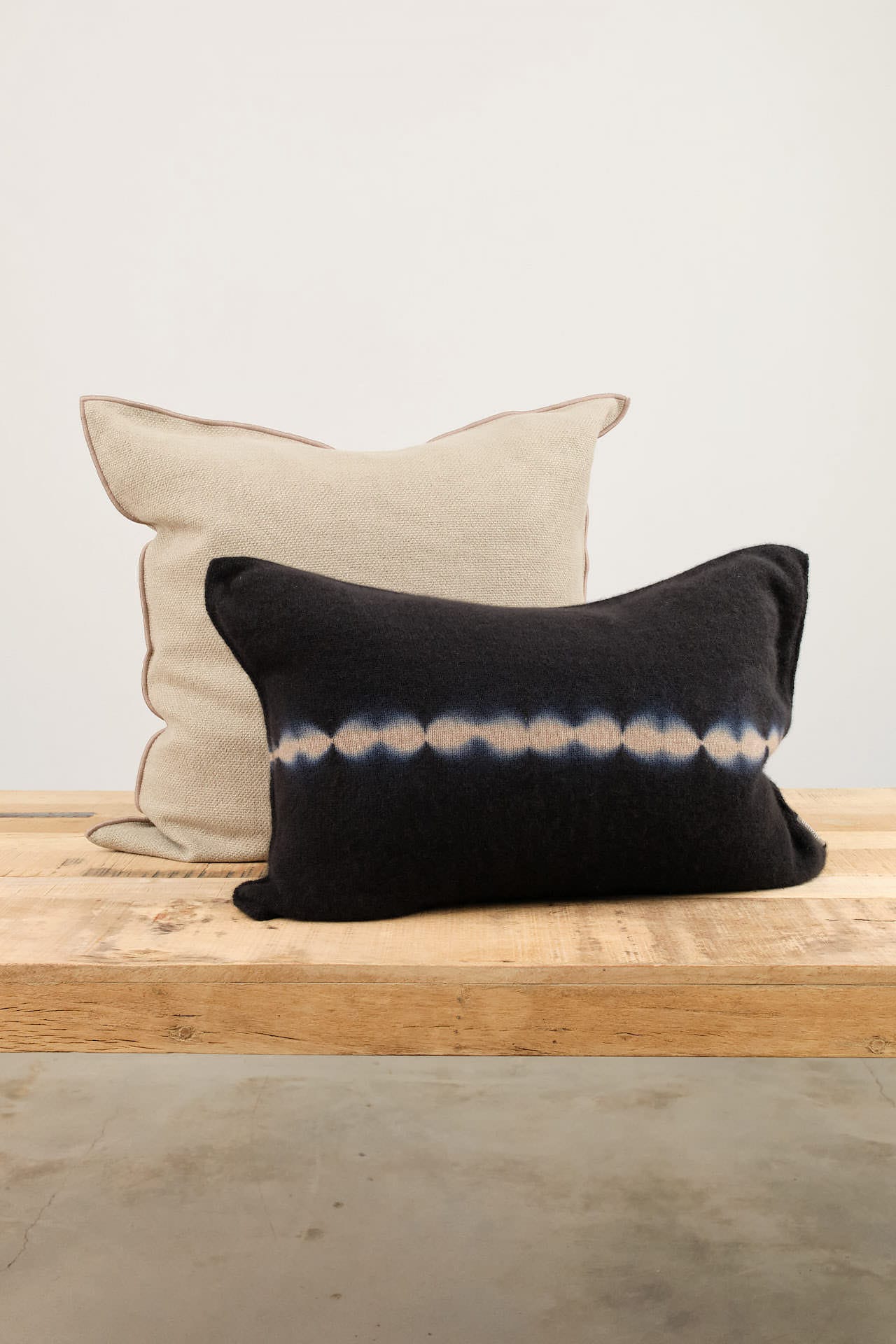 Suzusan Home Pillows Nuisuji Shibori Cashmere Knit Cushion in Black Black/Light Coffee / 16" X 24"