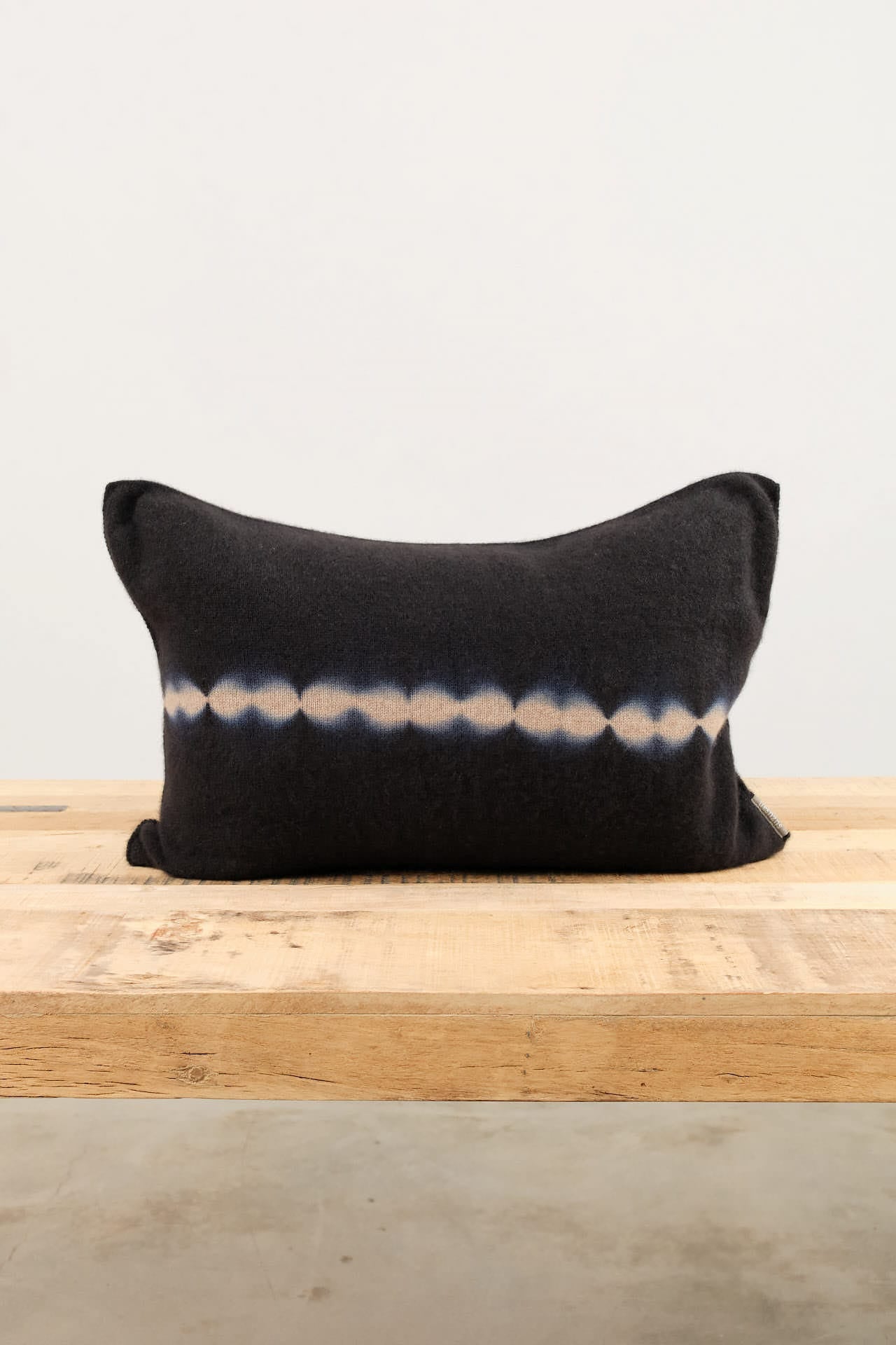 Suzusan Home Pillows Nuisuji Shibori Cashmere Knit Cushion in Black Black/Light Coffee / 16" X 24"