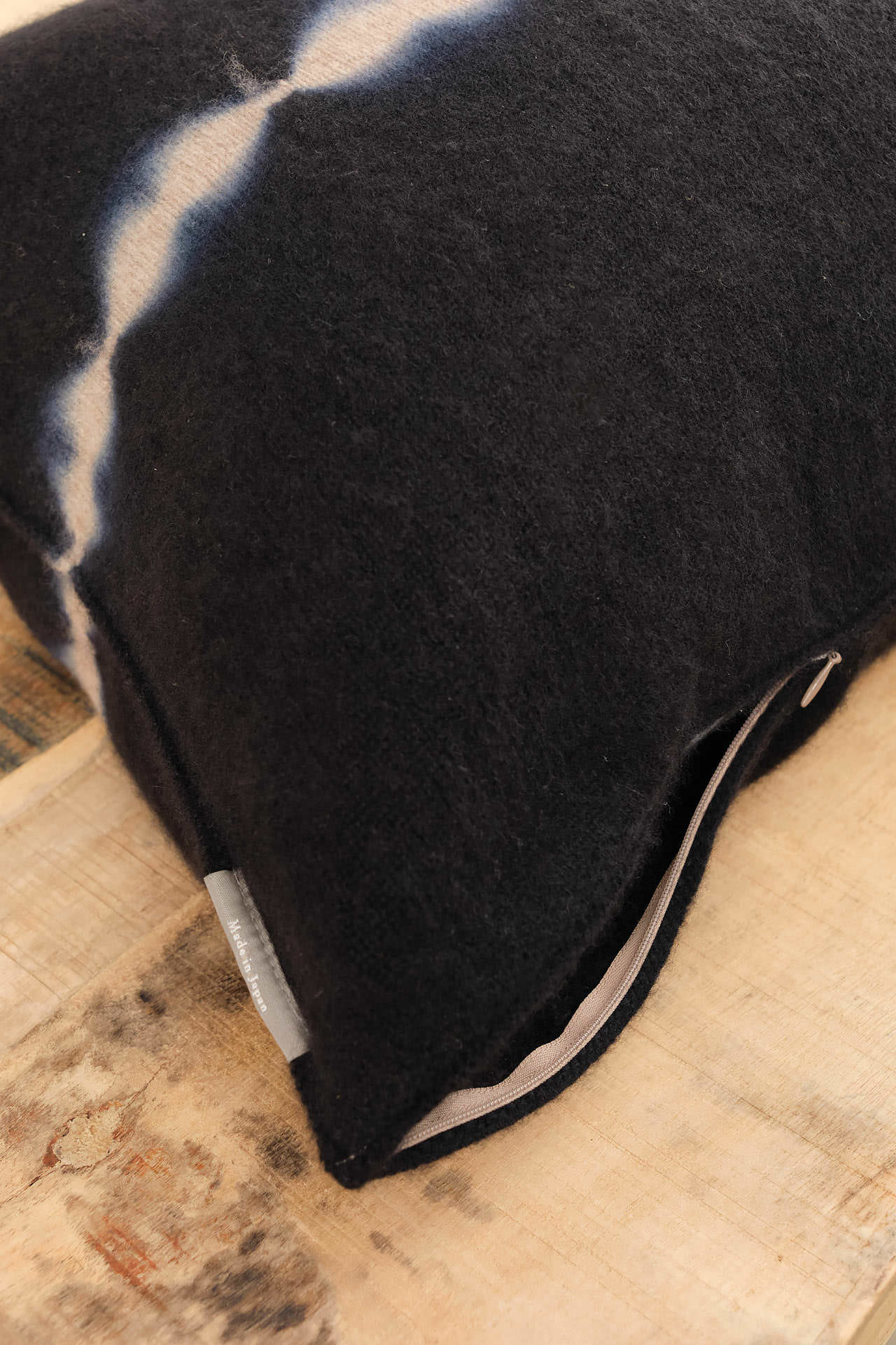 Suzusan Home Pillows Nuisuji Shibori Cashmere Knit Cushion in Black Black/Light Coffee / 16" X 24"