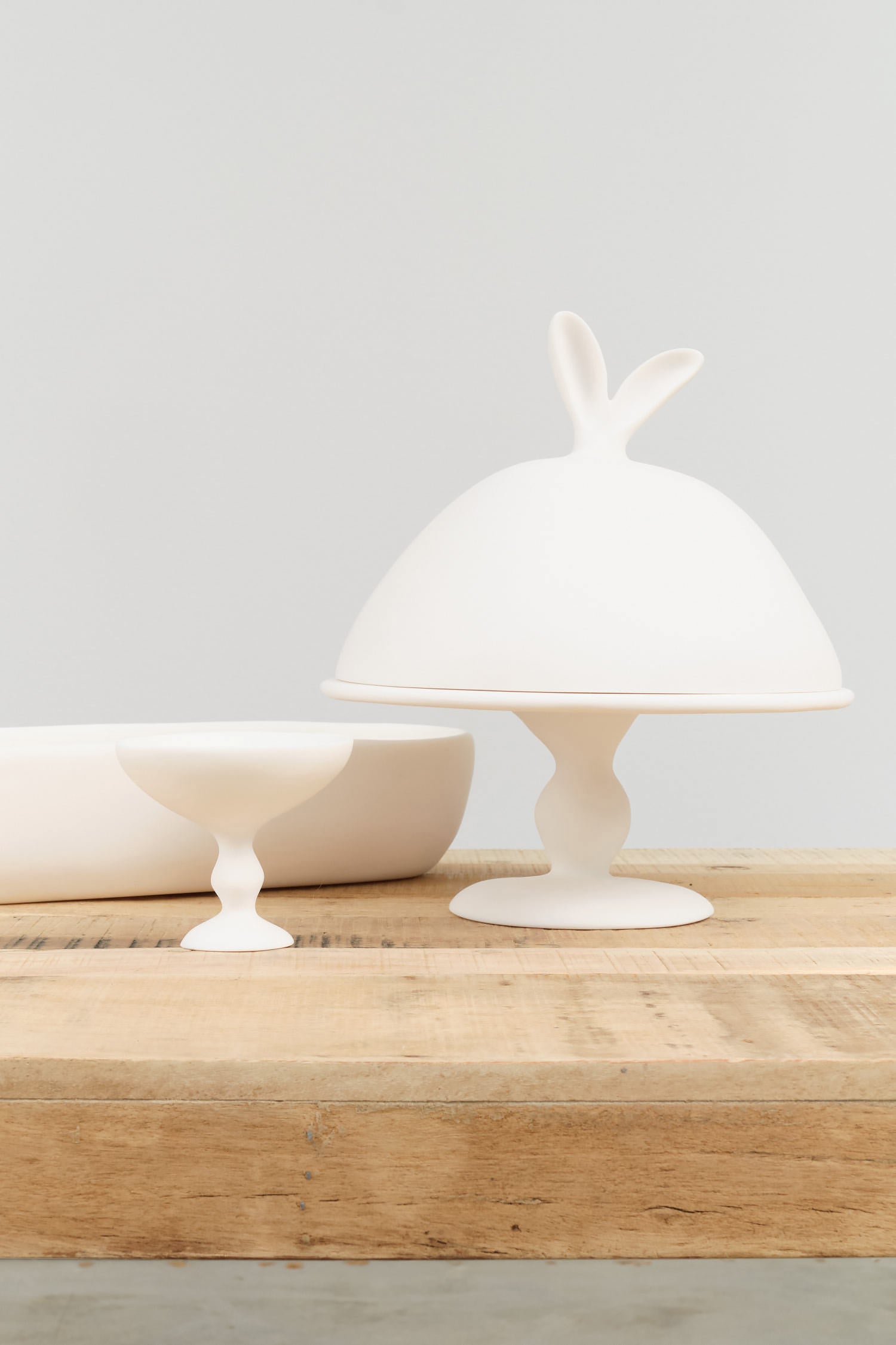 Tina Frey Designs Lapin Large Domed Cake Stand in White Resin