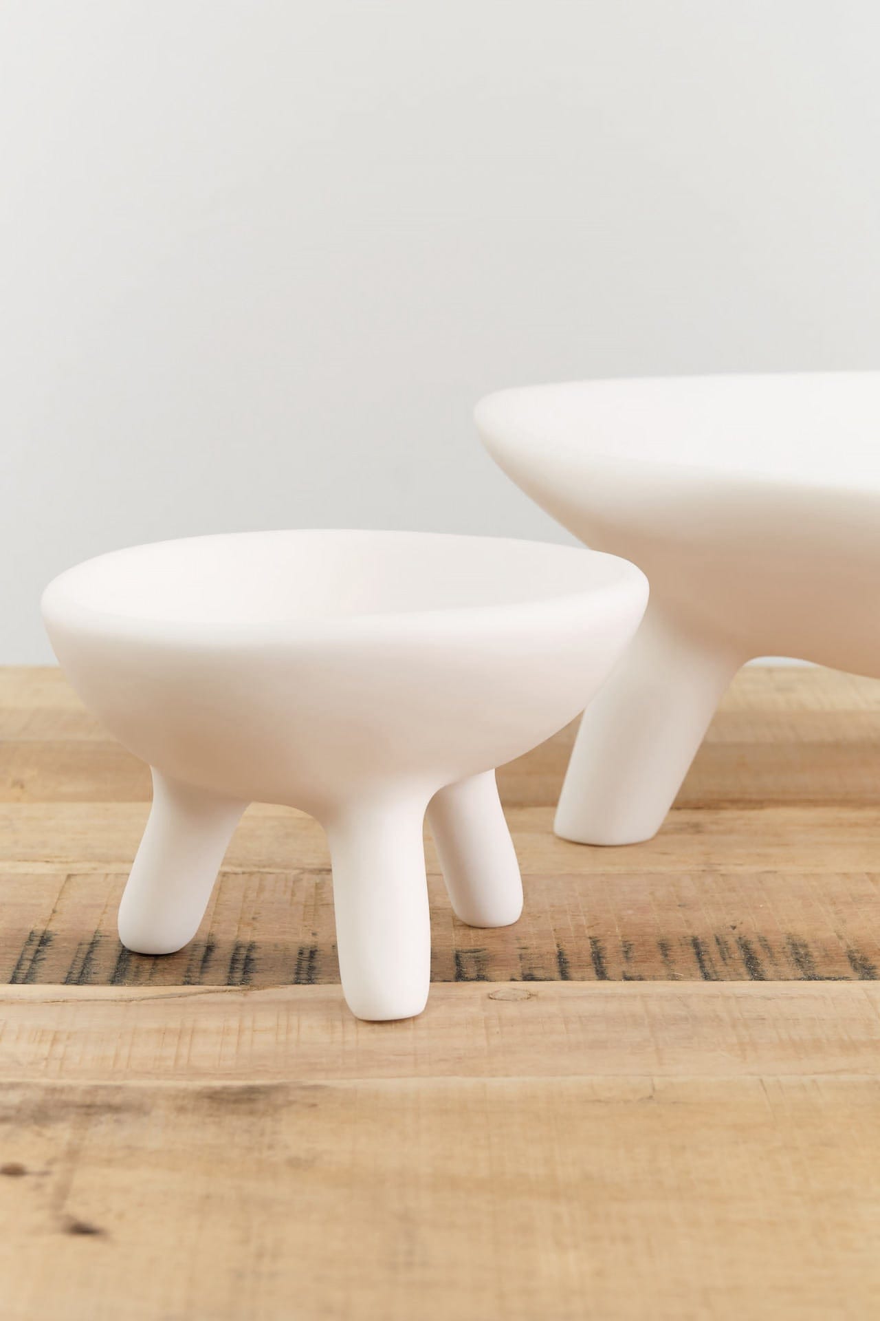 Tina Frey Designs Home Kitchen Serving Puddle Medium Elevated Bowl White