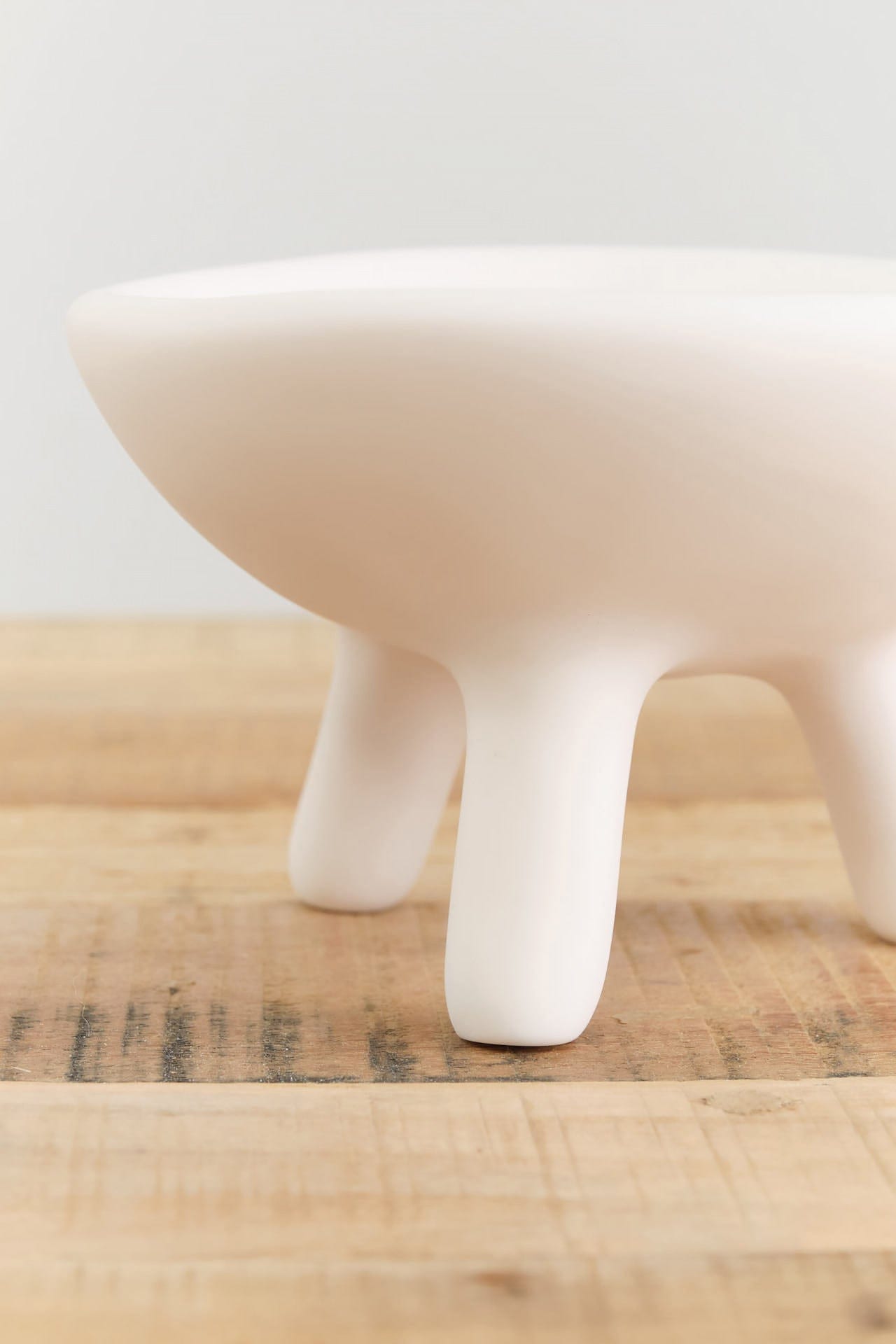 Tina Frey Designs Home Kitchen Serving Puddle Medium Elevated Bowl White