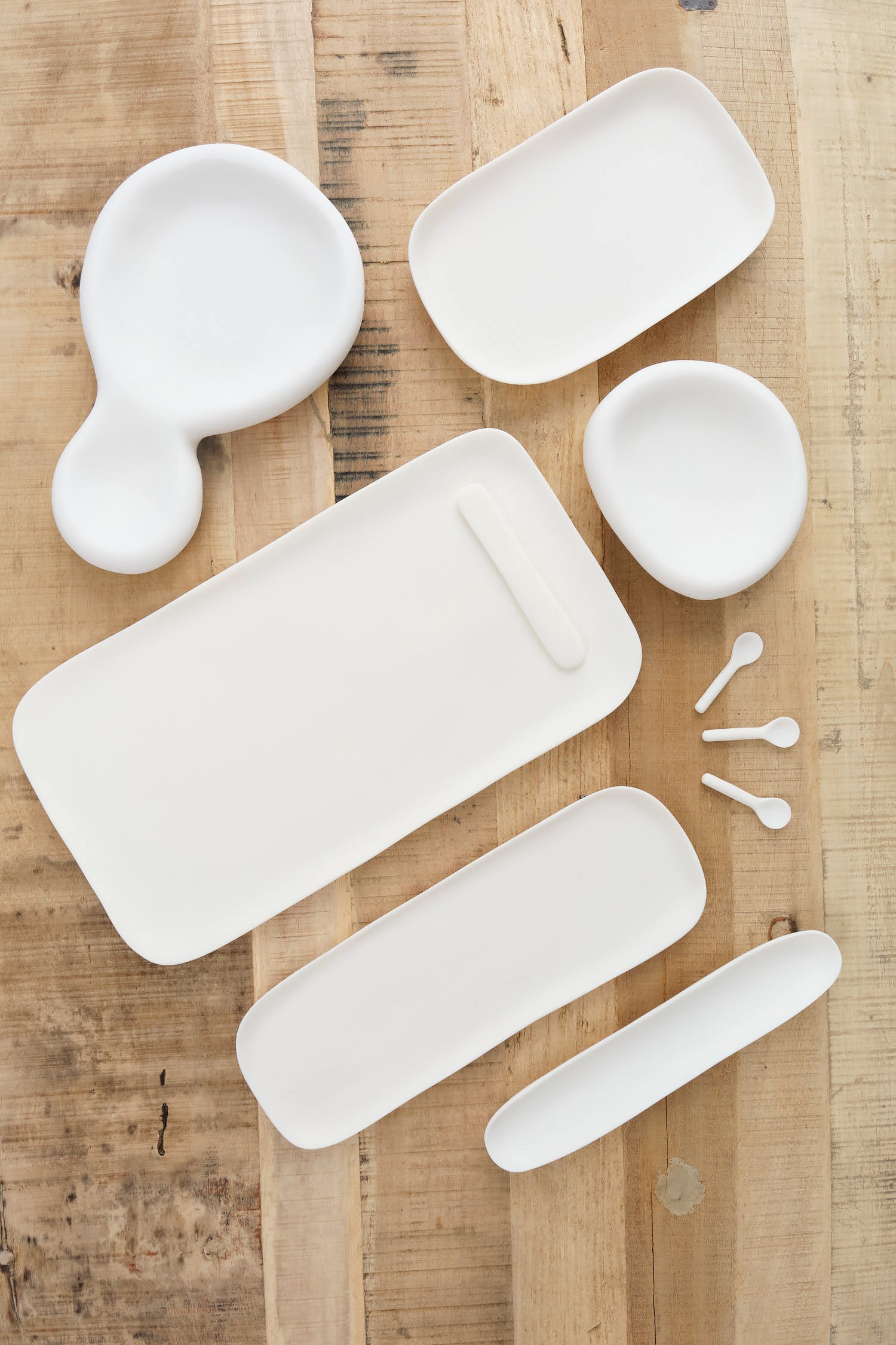 Tina Frey Designs Sculpt Large Serving Board with Cheese Spreader in White Resin