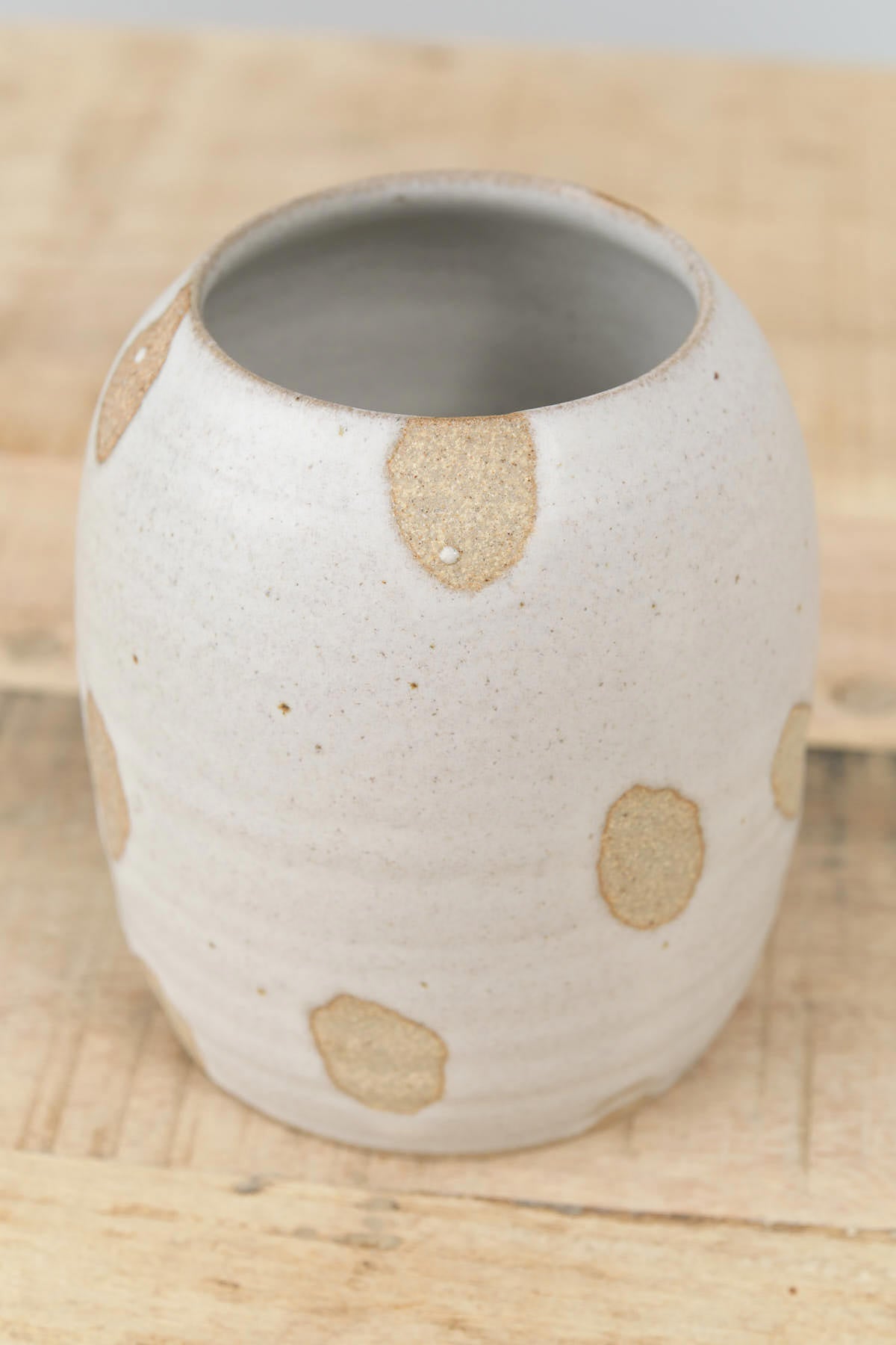 Tomoro Pottery Handmade Ceramic Medium Petal Vase with White Glaze and Flower Design