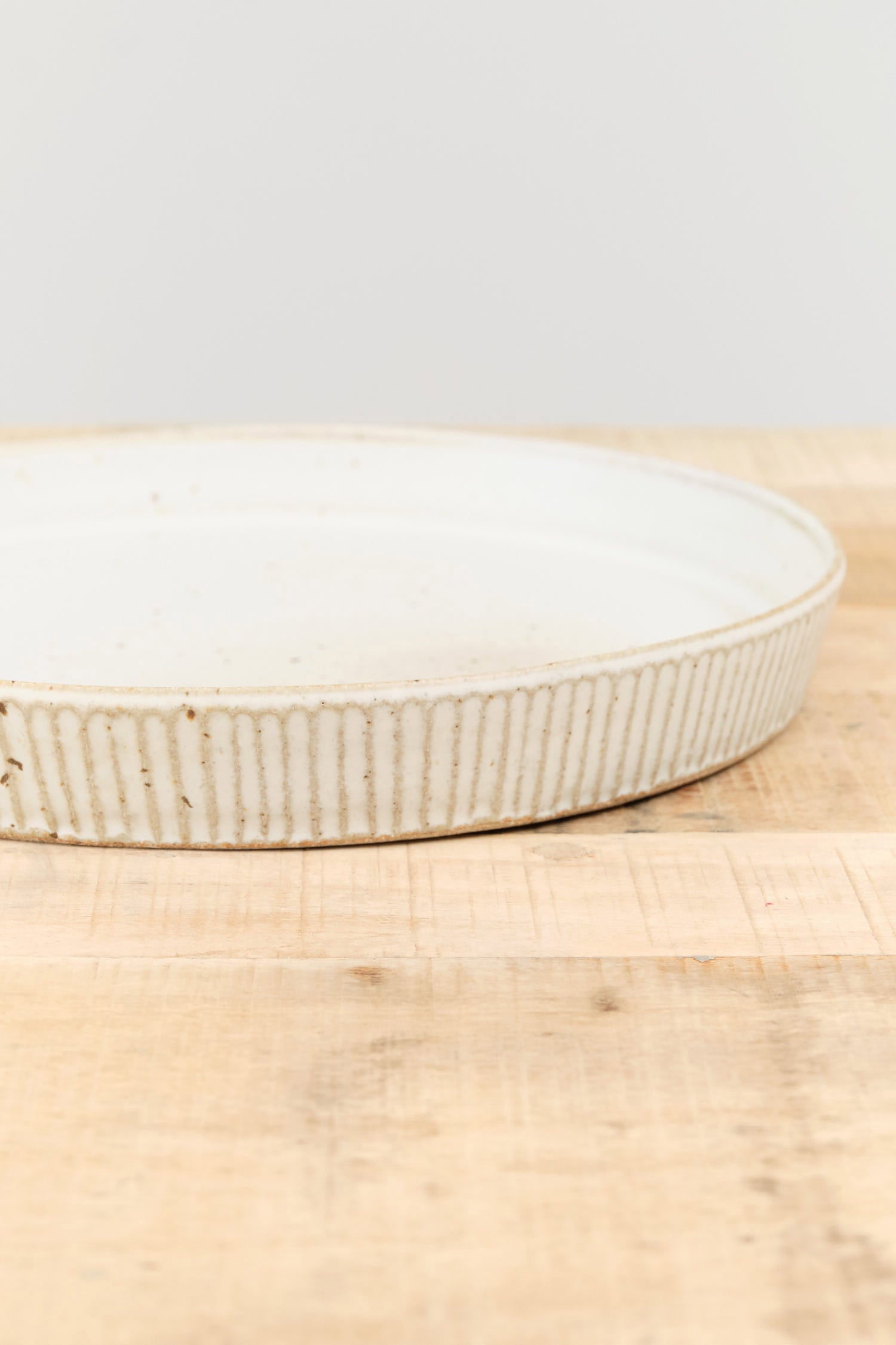 Tomoro Pottery Rain Serving Pie Plate Design in Speckled White Ceramic