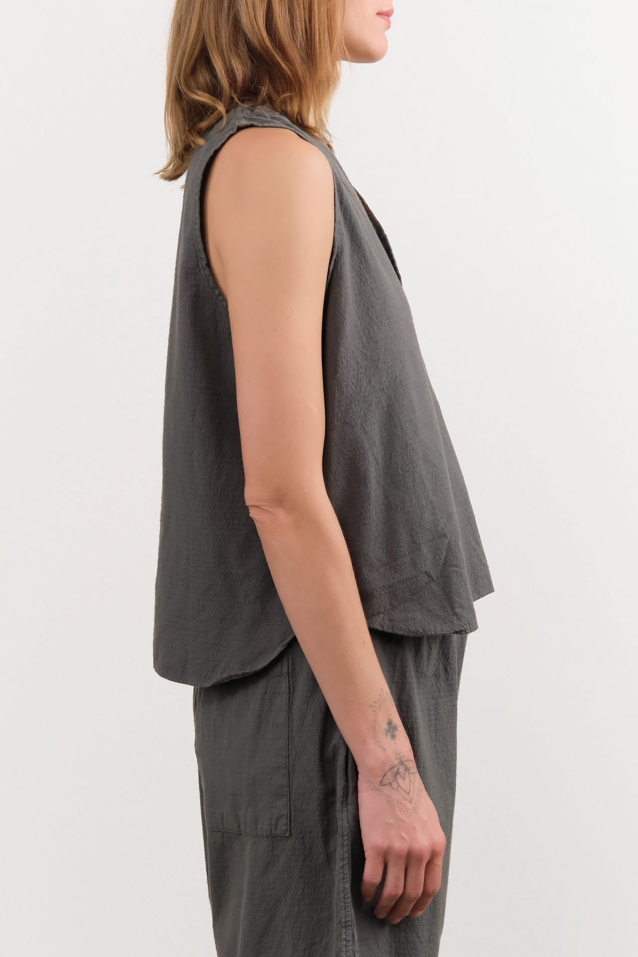 Wol Hide Apparel Womens Tees Cross Tank