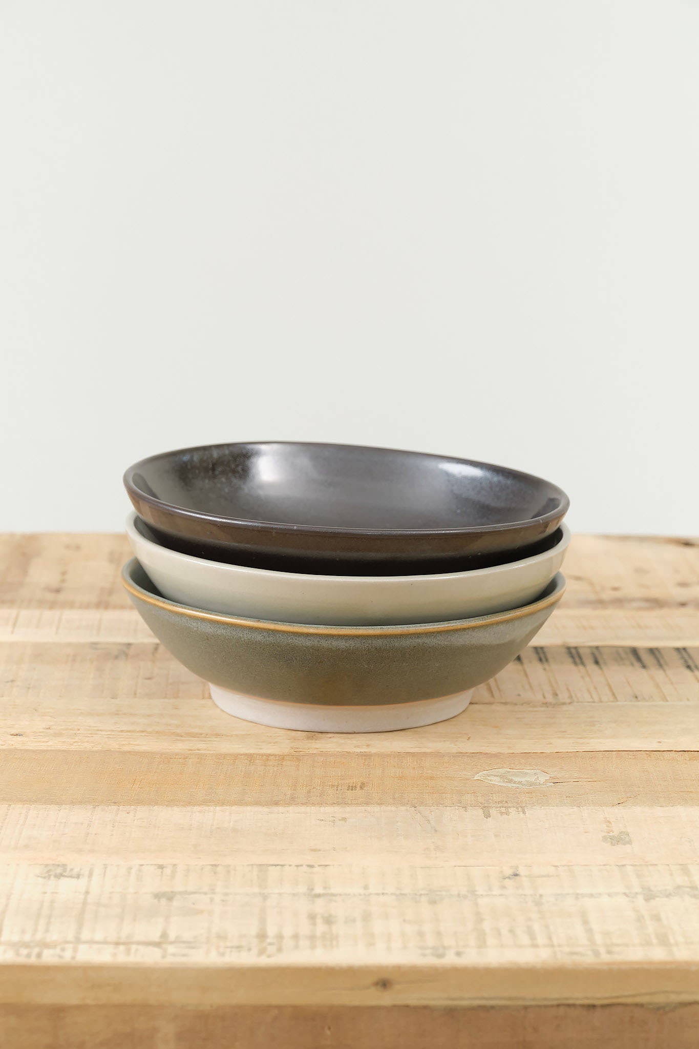 WRF Lab Ceramics Serving Bowl in Ash Mist and Black 