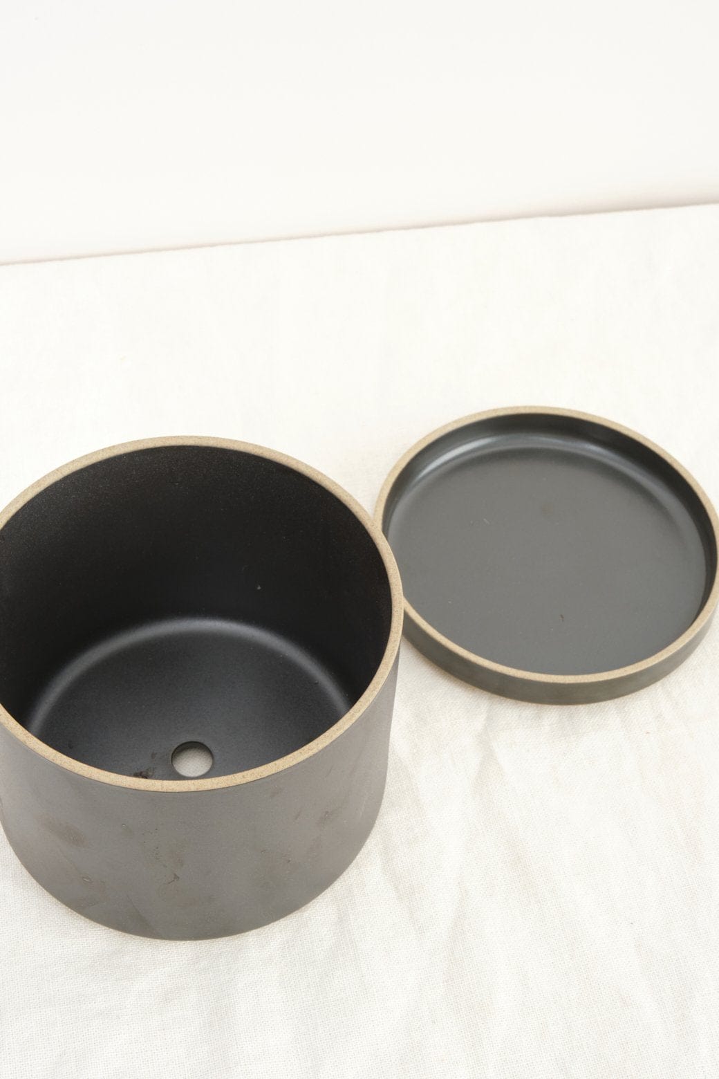 Large Planter in Black with plate