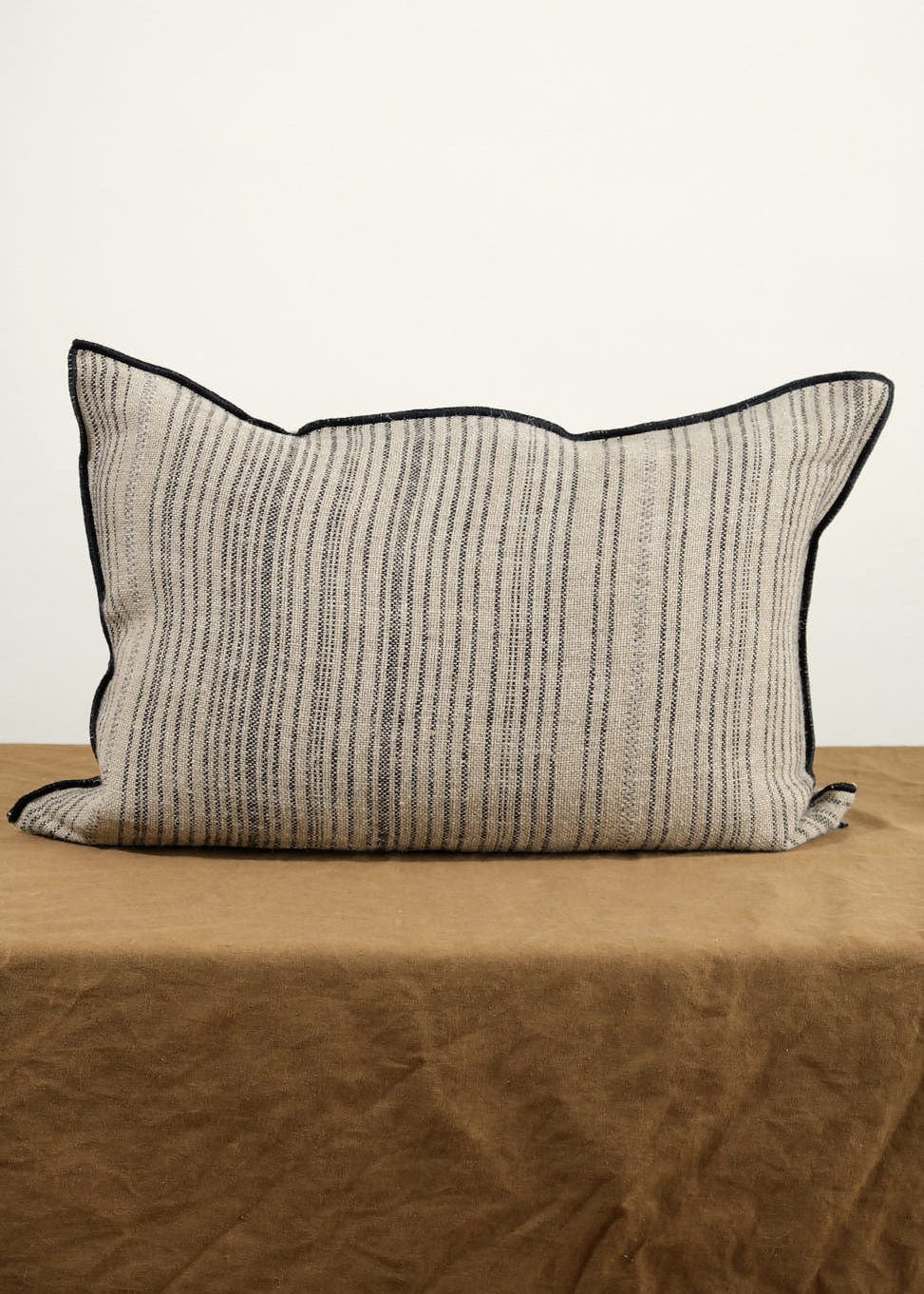 Maison De Vacances Home Pillows 16" X 24" Byzance Canvas Rustique Cushion Naturel/Noir / 16" X 24"
