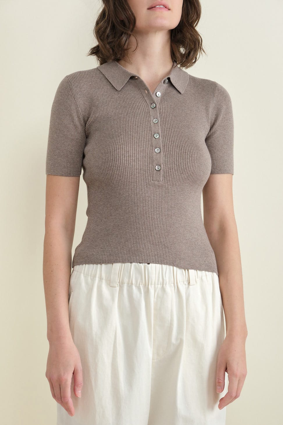 Front of Collar Ribbed Tee in Pepper